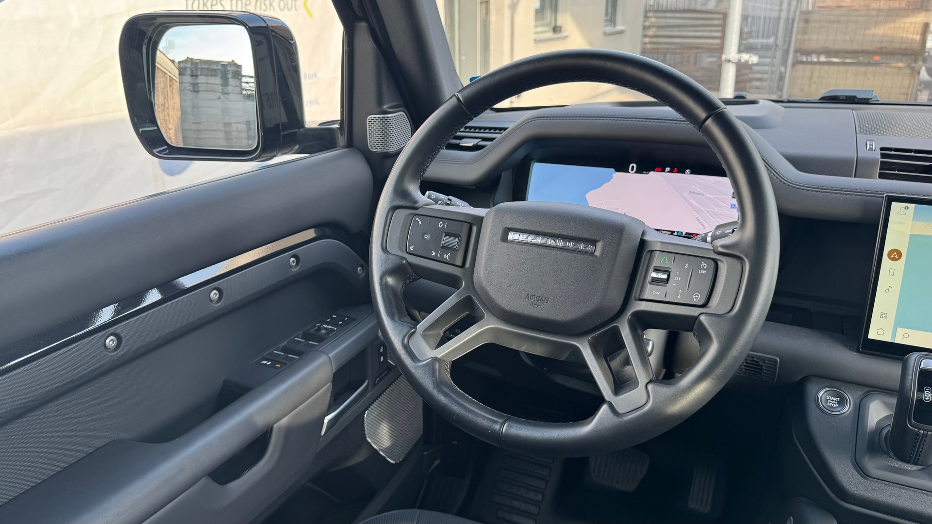 LAND ROVER Defender 130 3.0 D I6 X-Dynamic HSE AWD AT8 *Head-Up-Display*8 Sitzplätze*-image-22
