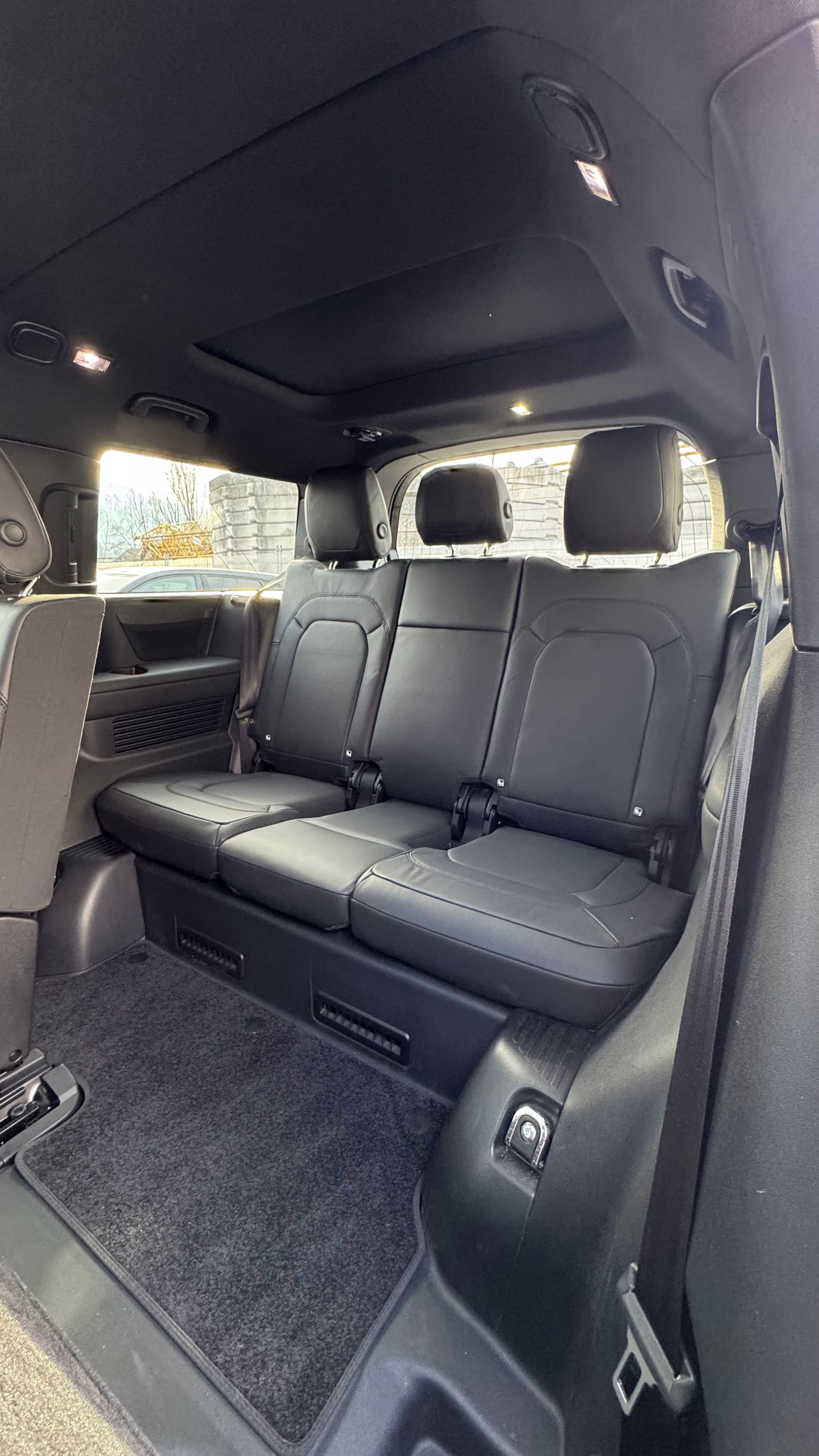 LAND ROVER Defender 130 3.0 D I6 X-Dynamic HSE AWD AT8 *Head-Up-Display*8 Sitzplätze*-image-16