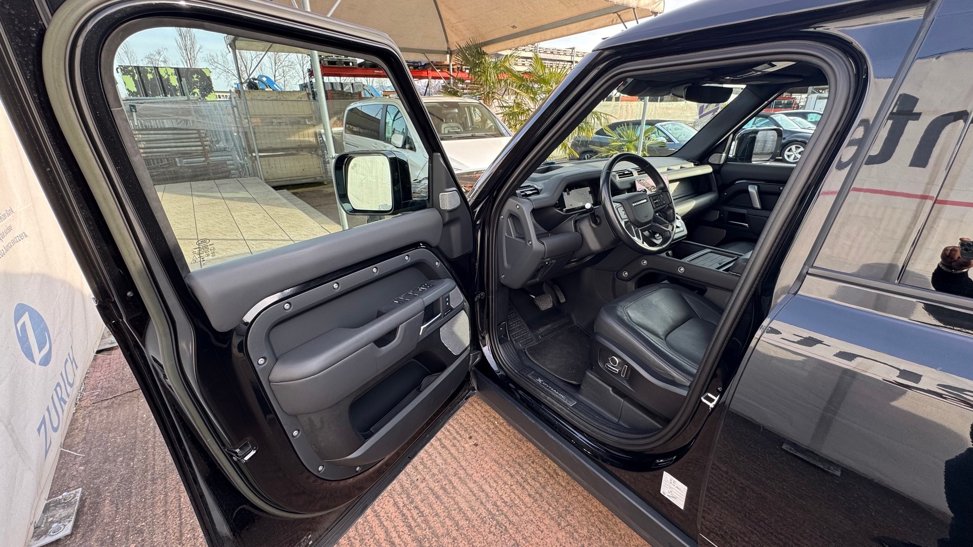 LAND ROVER Defender 130 3.0 D I6 X-Dynamic HSE AWD AT8 *Head-Up-Display*8 Sitzplätze*-image-17