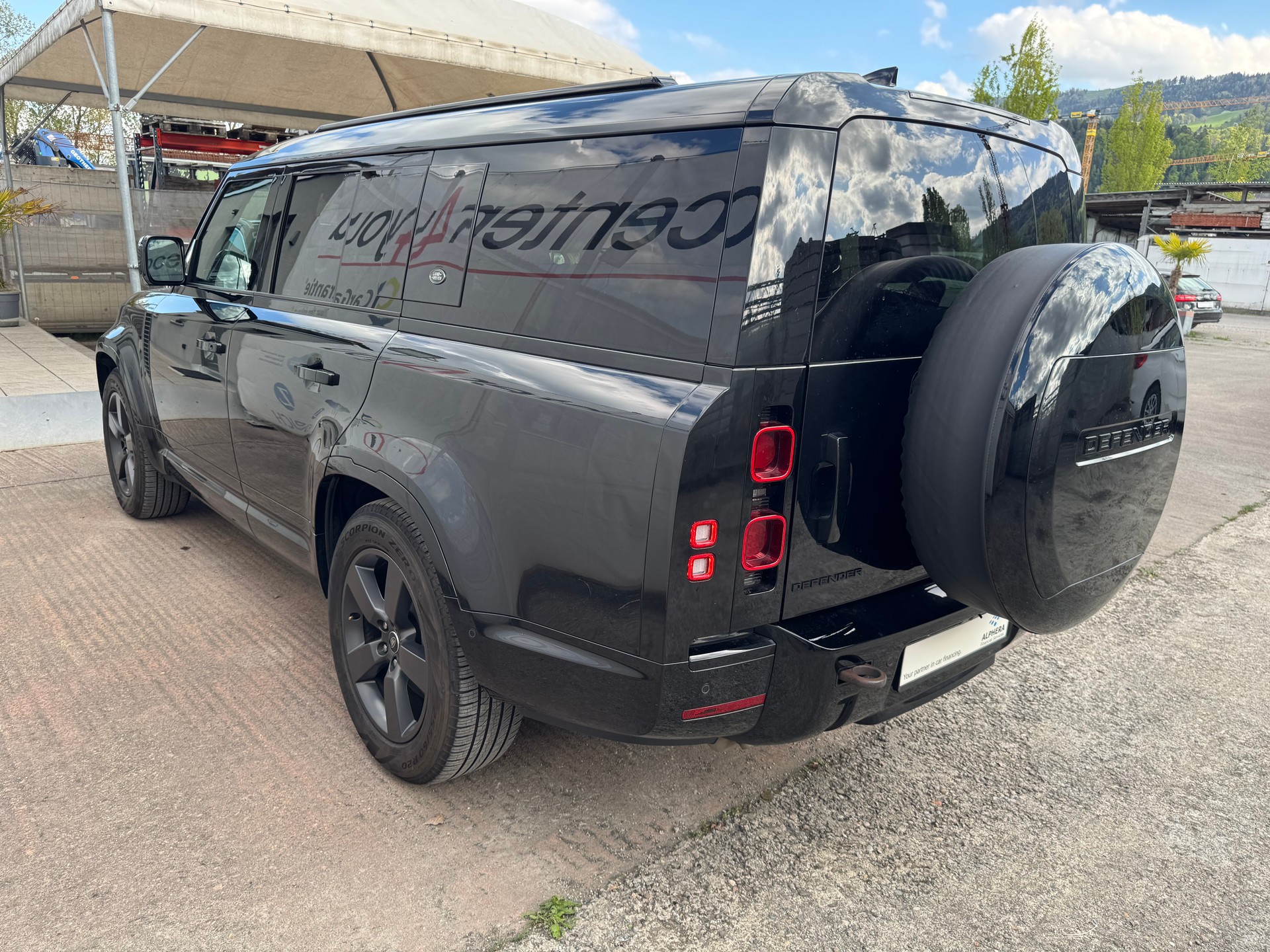 LAND ROVER Defender 130 3.0 D I6 X-Dynamic HSE AWD AT8 *Head-Up-Display*8 Sitzplätze*-image-11