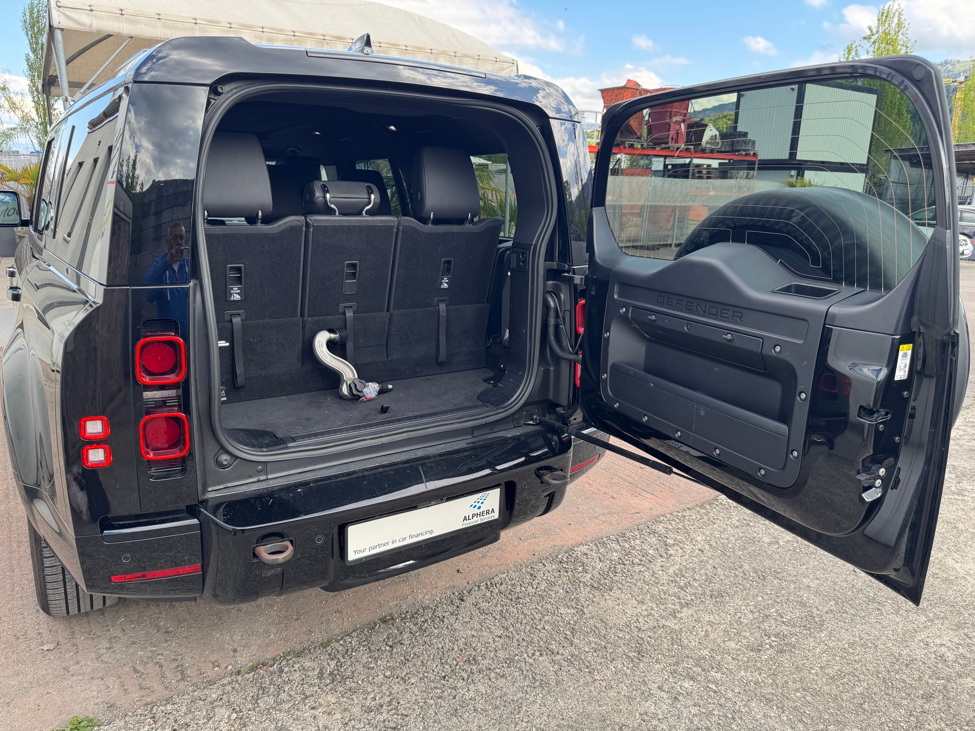 LAND ROVER Defender 130 3.0 D I6 X-Dynamic HSE AWD AT8 *Head-Up-Display*8 Sitzplätze*-image-12