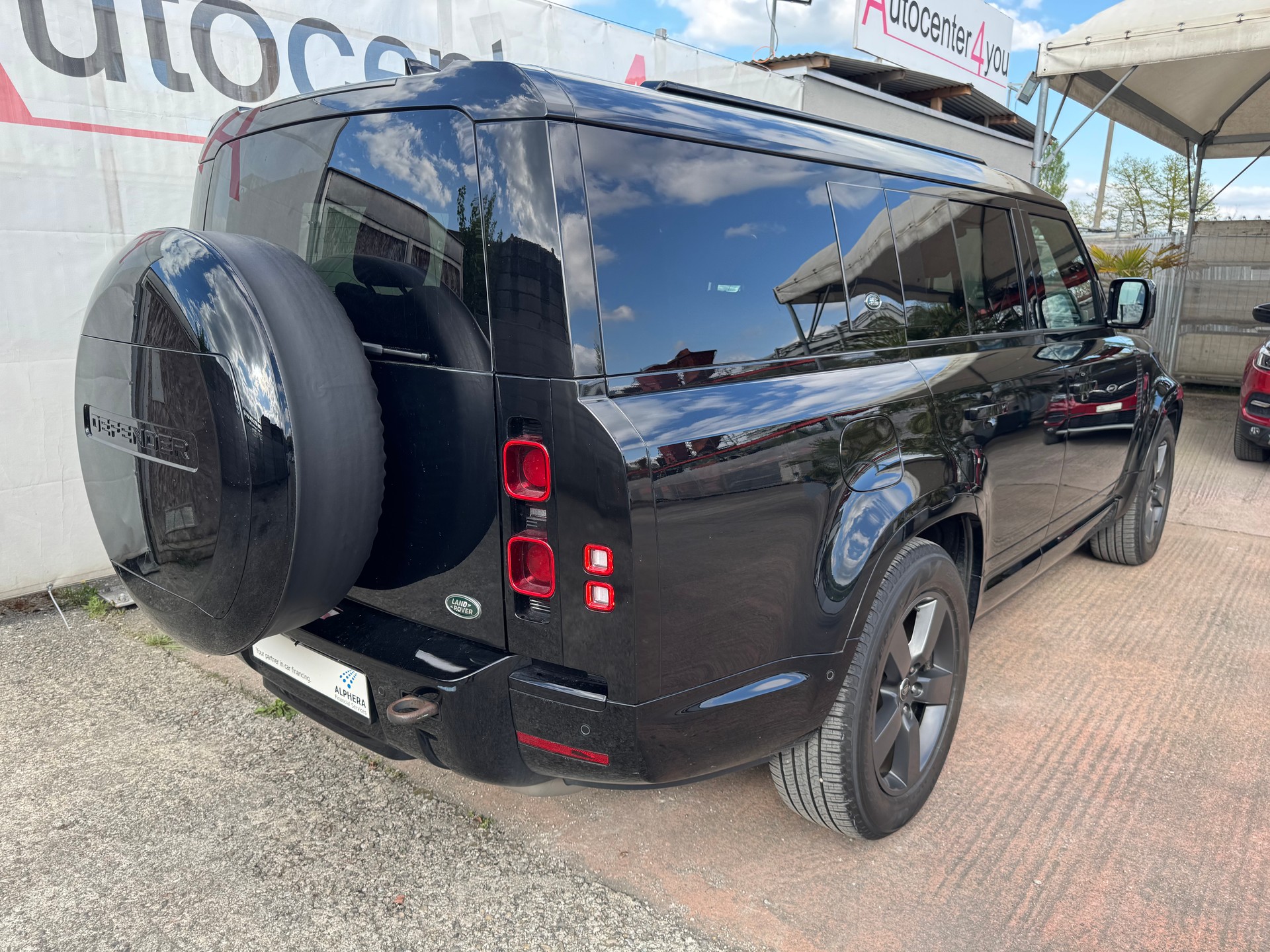 LAND ROVER Defender 130 3.0 D I6 X-Dynamic HSE AWD AT8 *Head-Up-Display*8 Sitzplätze*-image-9