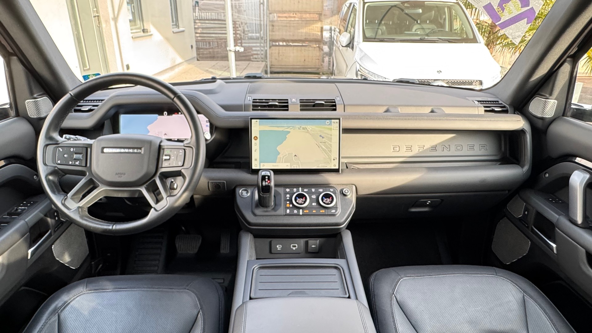 LAND ROVER Defender 130 3.0 D I6 X-Dynamic HSE AWD AT8 *Head-Up-Display*8 Sitzplätze*-image-21