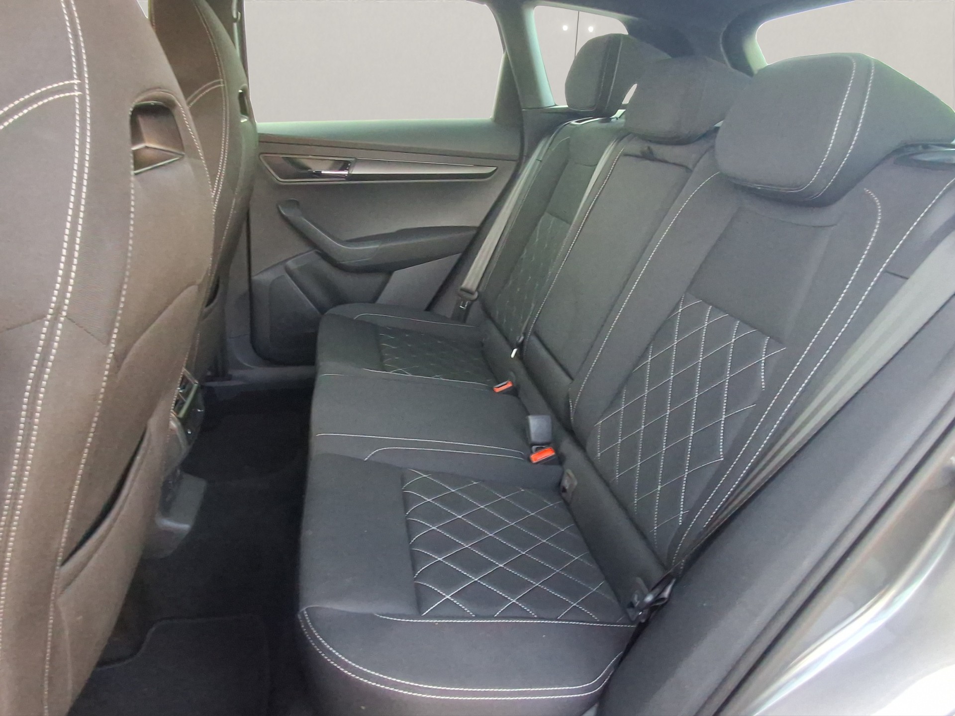 SKODA Karoq 2.0 TSI SportLine 4x4 DSG-image-6