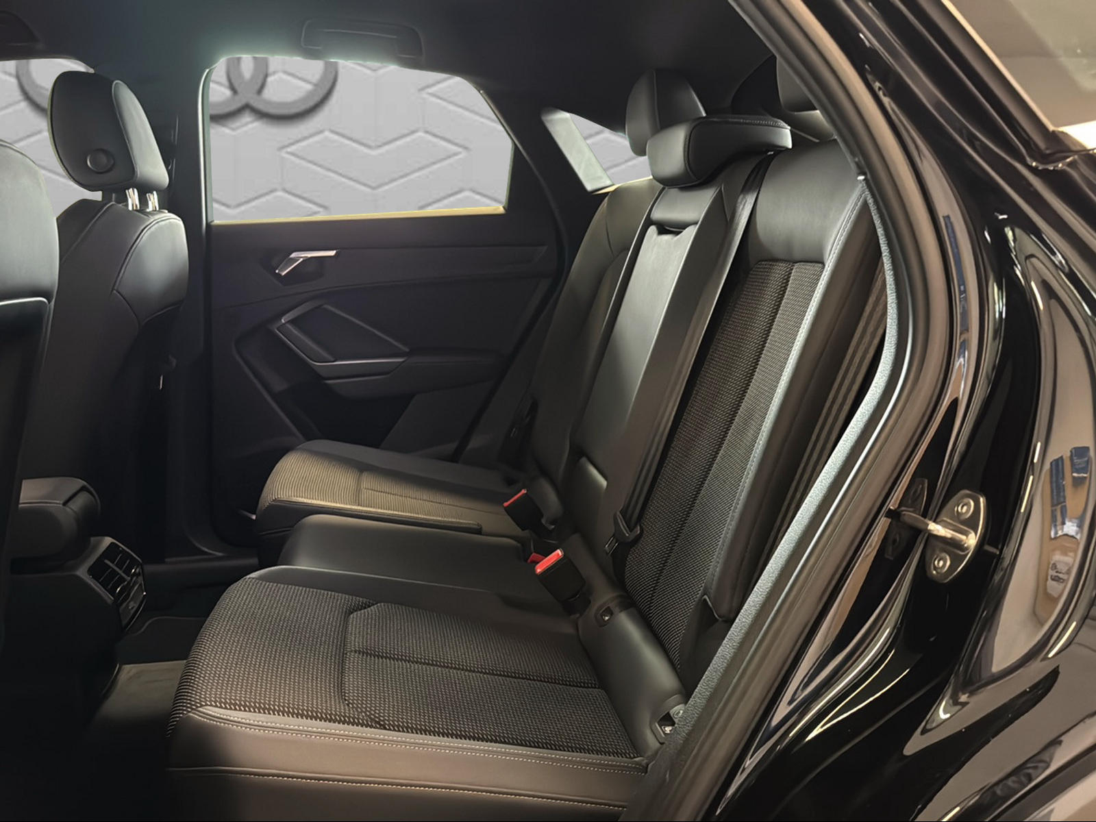 AUDI Q3 Sportback 40 TFSI S line quattro S-tronic-image-15