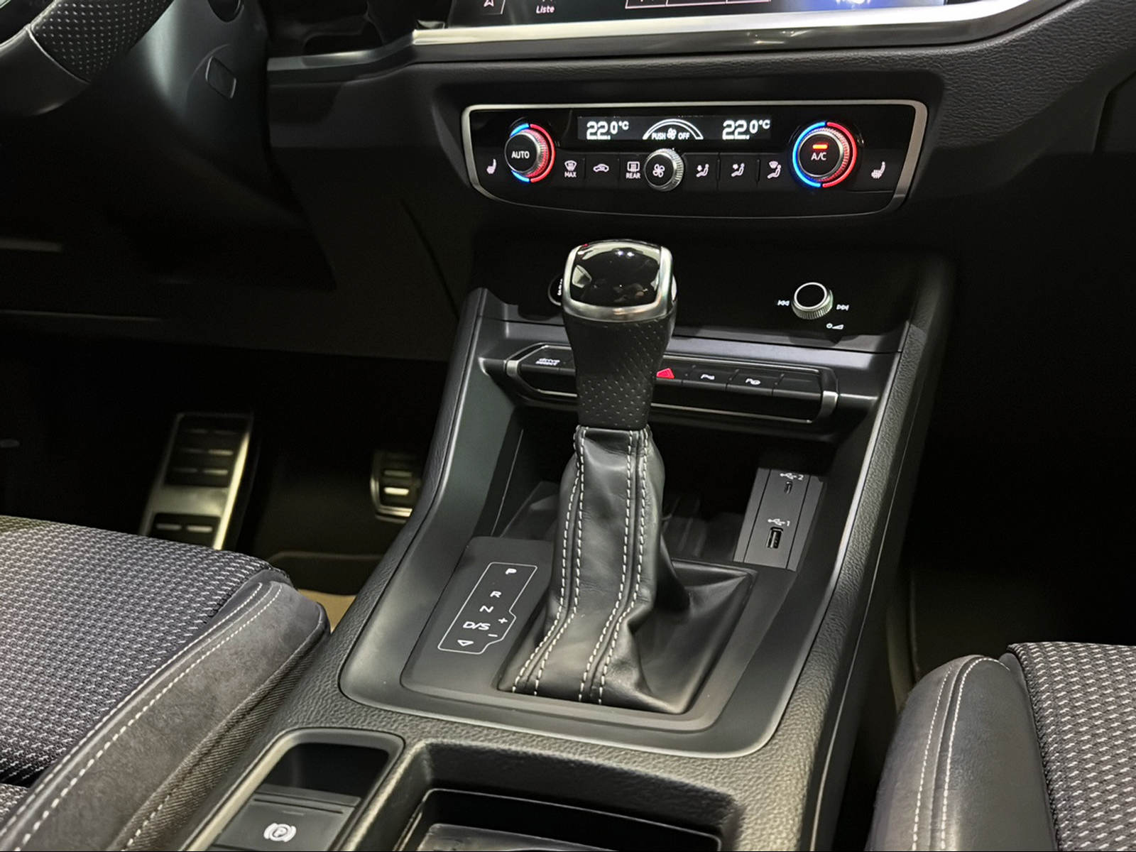 AUDI Q3 Sportback 40 TFSI S line quattro S-tronic-image-14