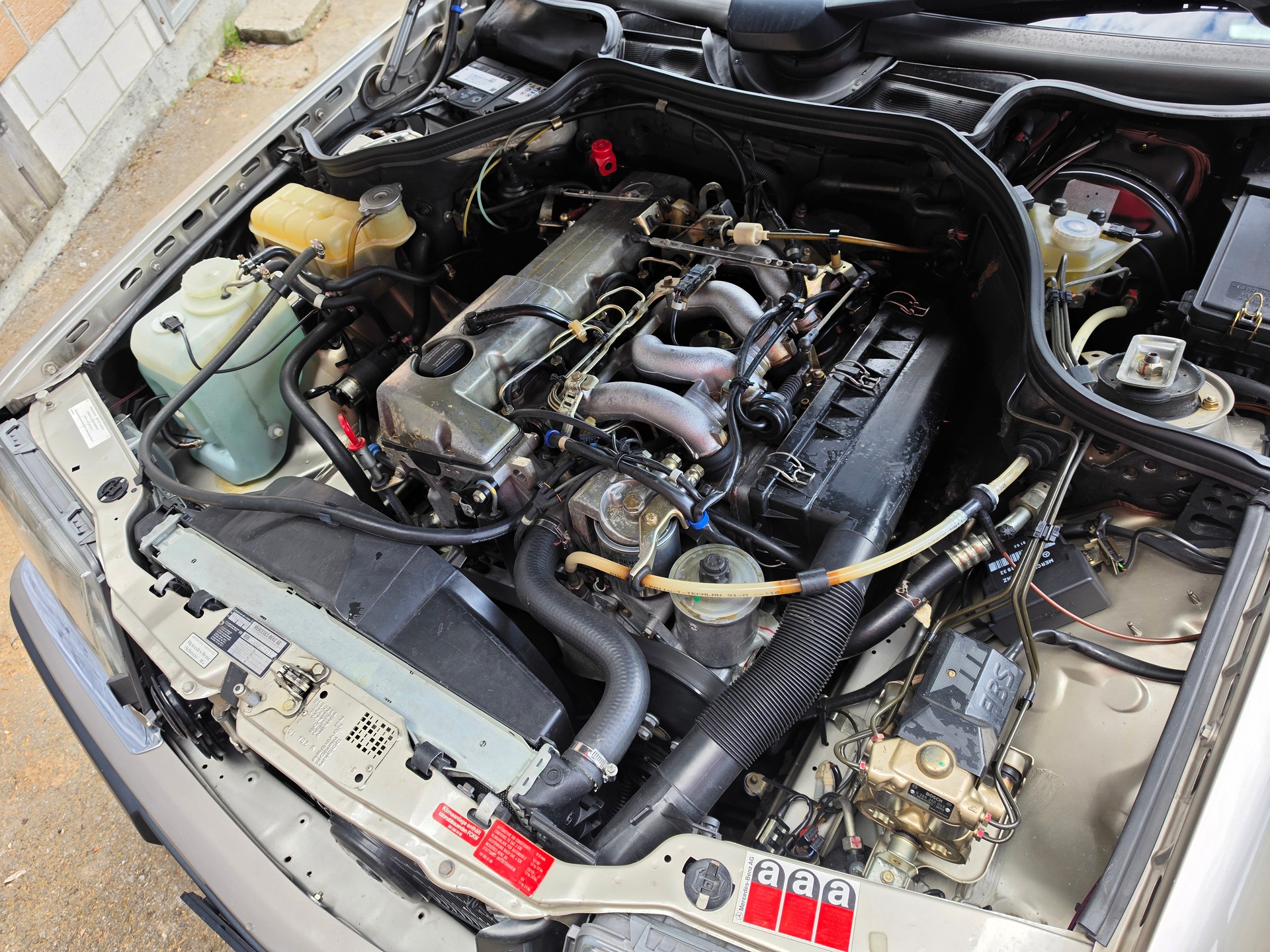 MERCEDES-BENZ 250D W124-image-16