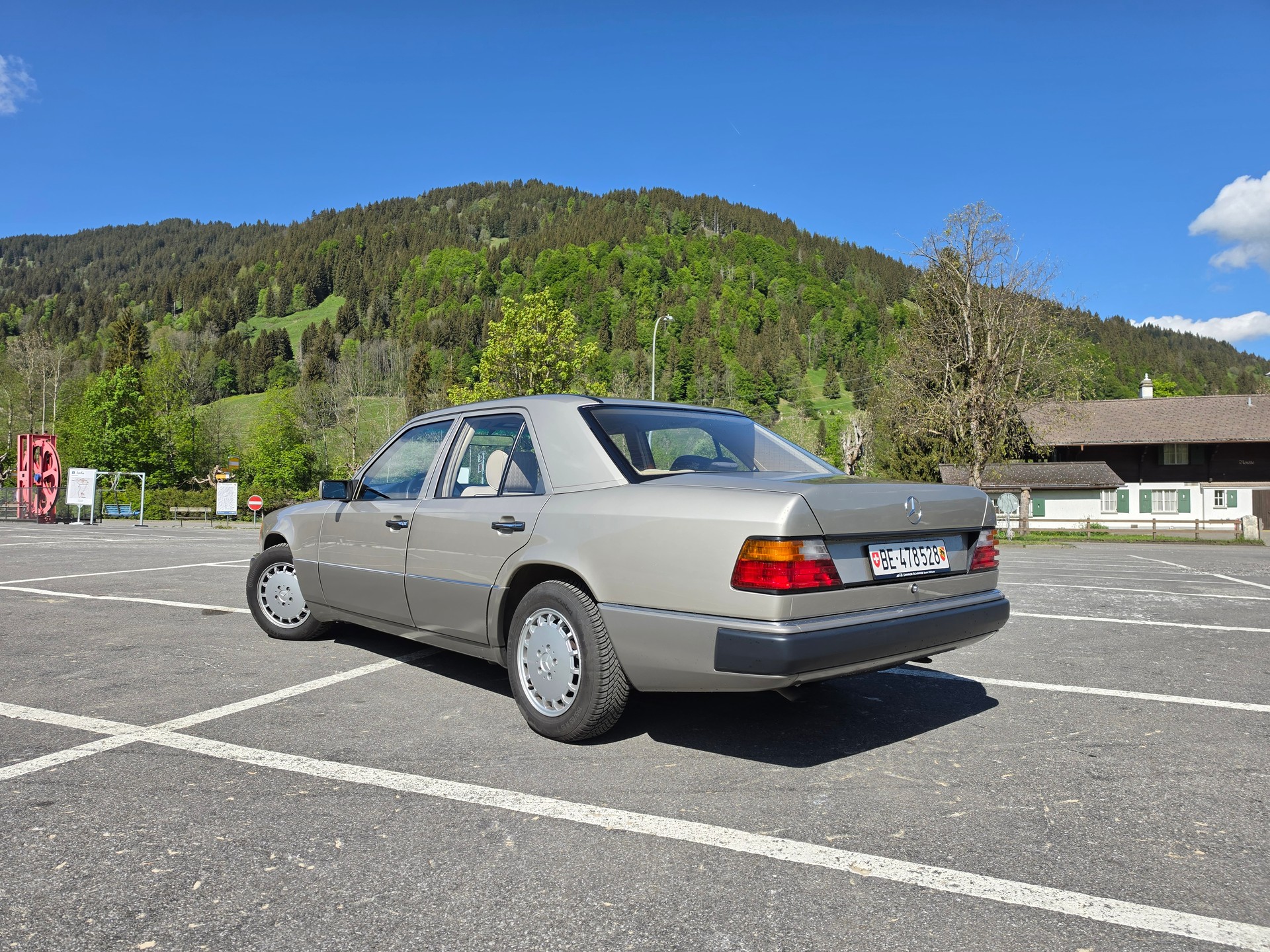 MERCEDES-BENZ 250D W124-image-8