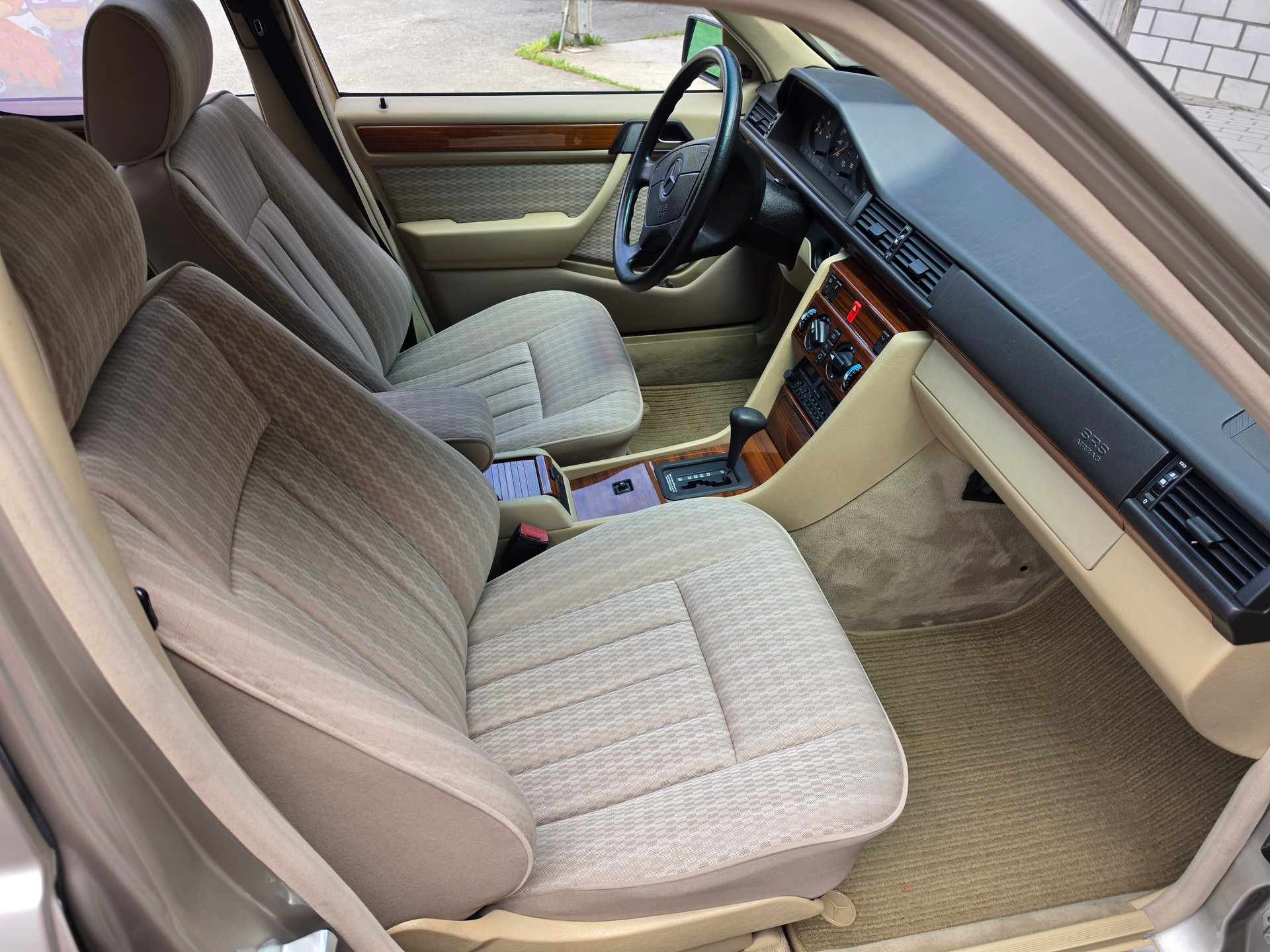 MERCEDES-BENZ 250D W124-image-12
