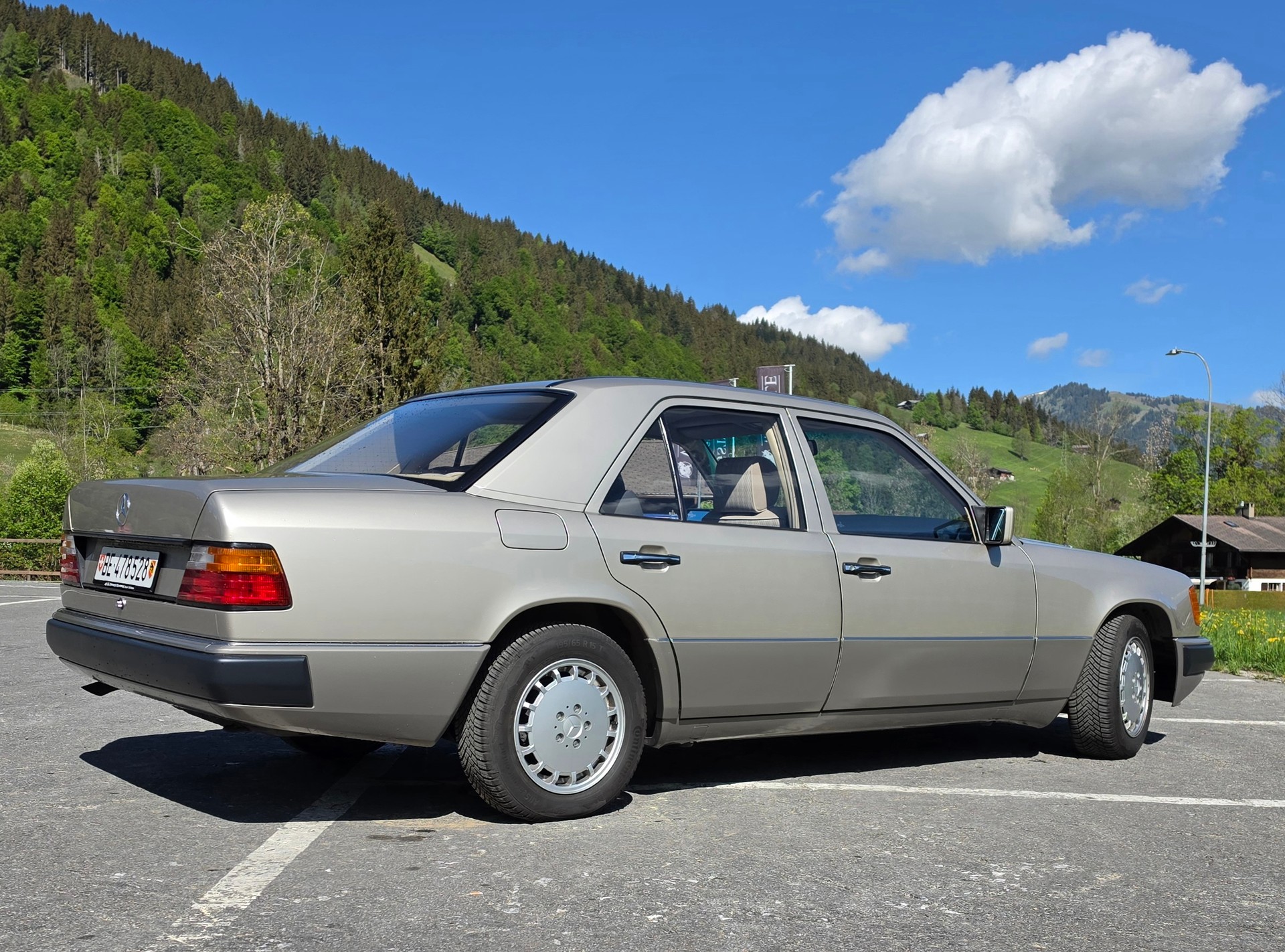 MERCEDES-BENZ 250D W124-image-7