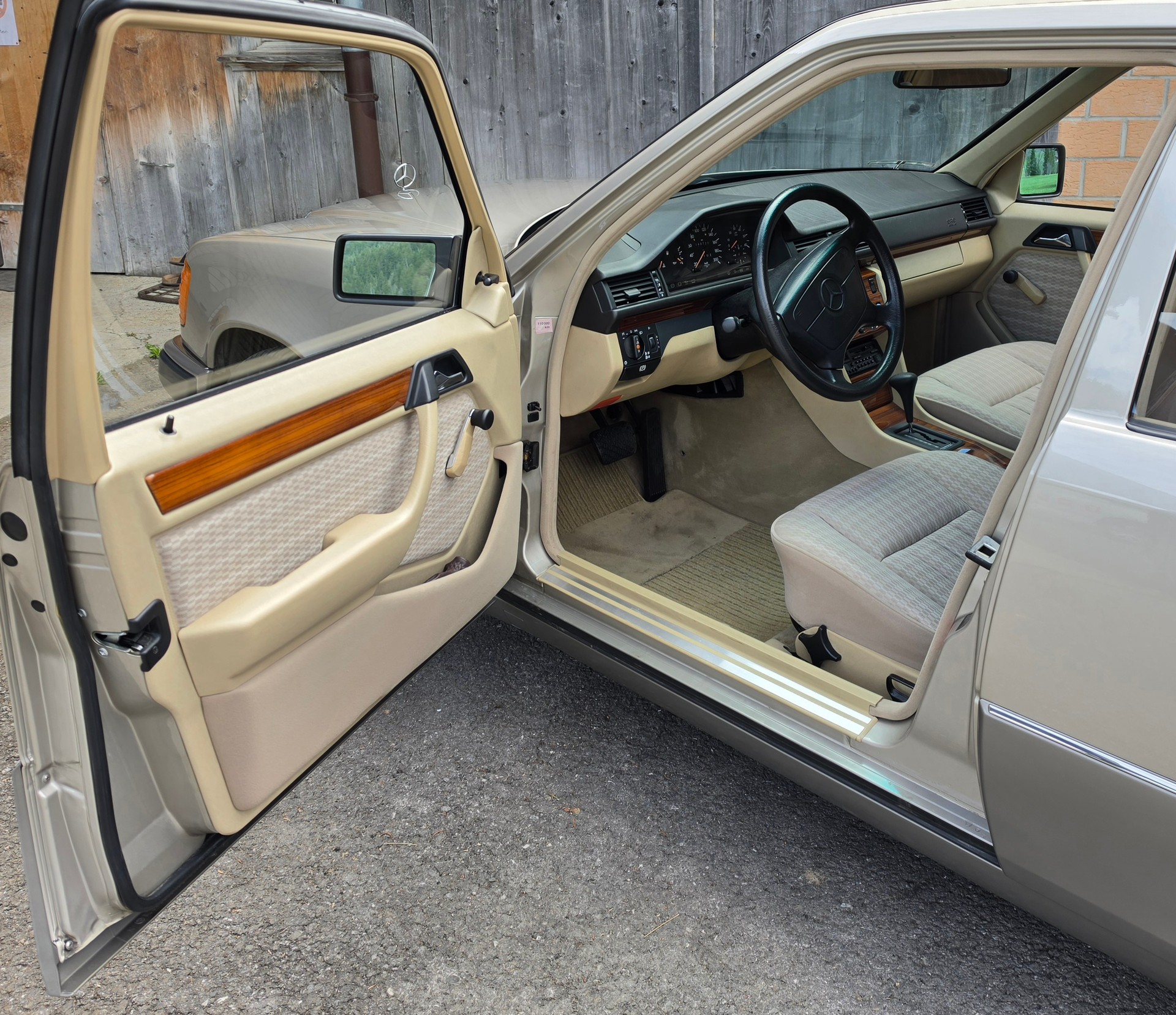 MERCEDES-BENZ 250D W124-image-11