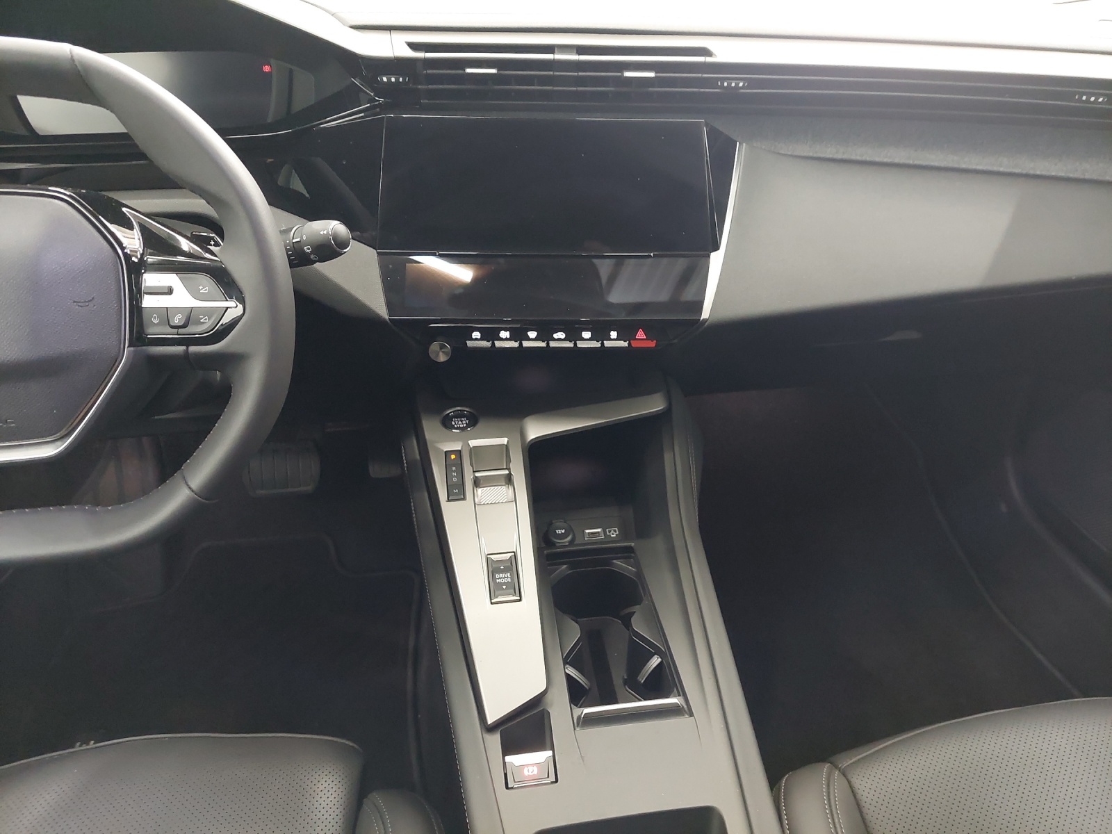 PEUGEOT 308 1.2 Pure Tech Allure Pack EAT8-image-10