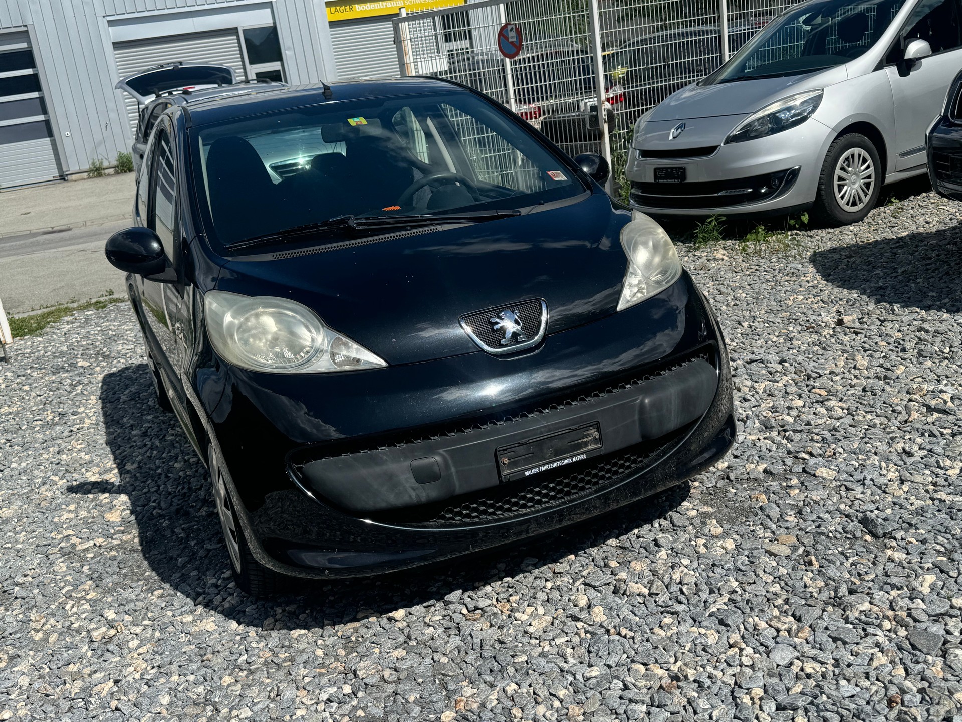 PEUGEOT 107 1.0 Black&Silver Edition 2-Tronic-image-2