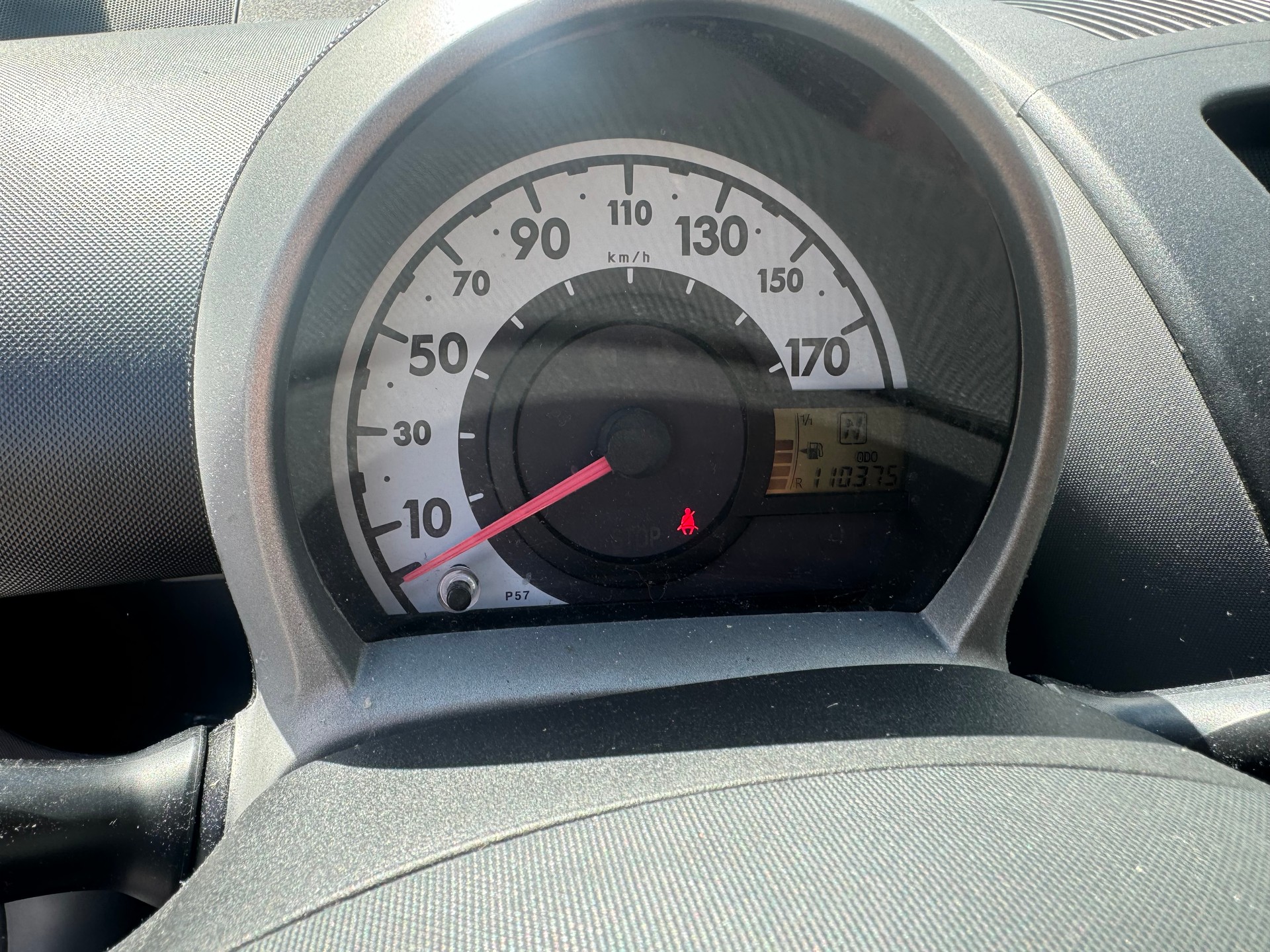 PEUGEOT 107 1.0 Black&Silver Edition 2-Tronic-image-9