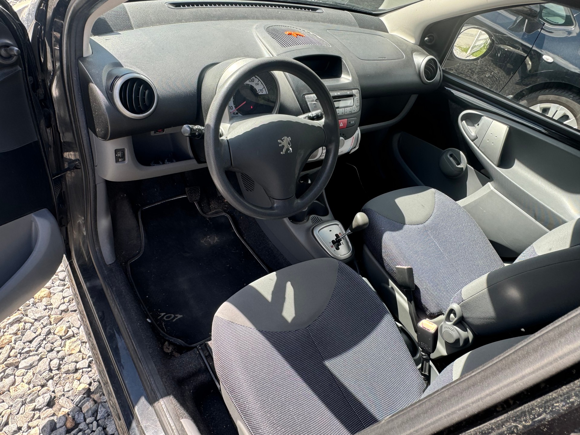 PEUGEOT 107 1.0 Black&Silver Edition 2-Tronic-image-3