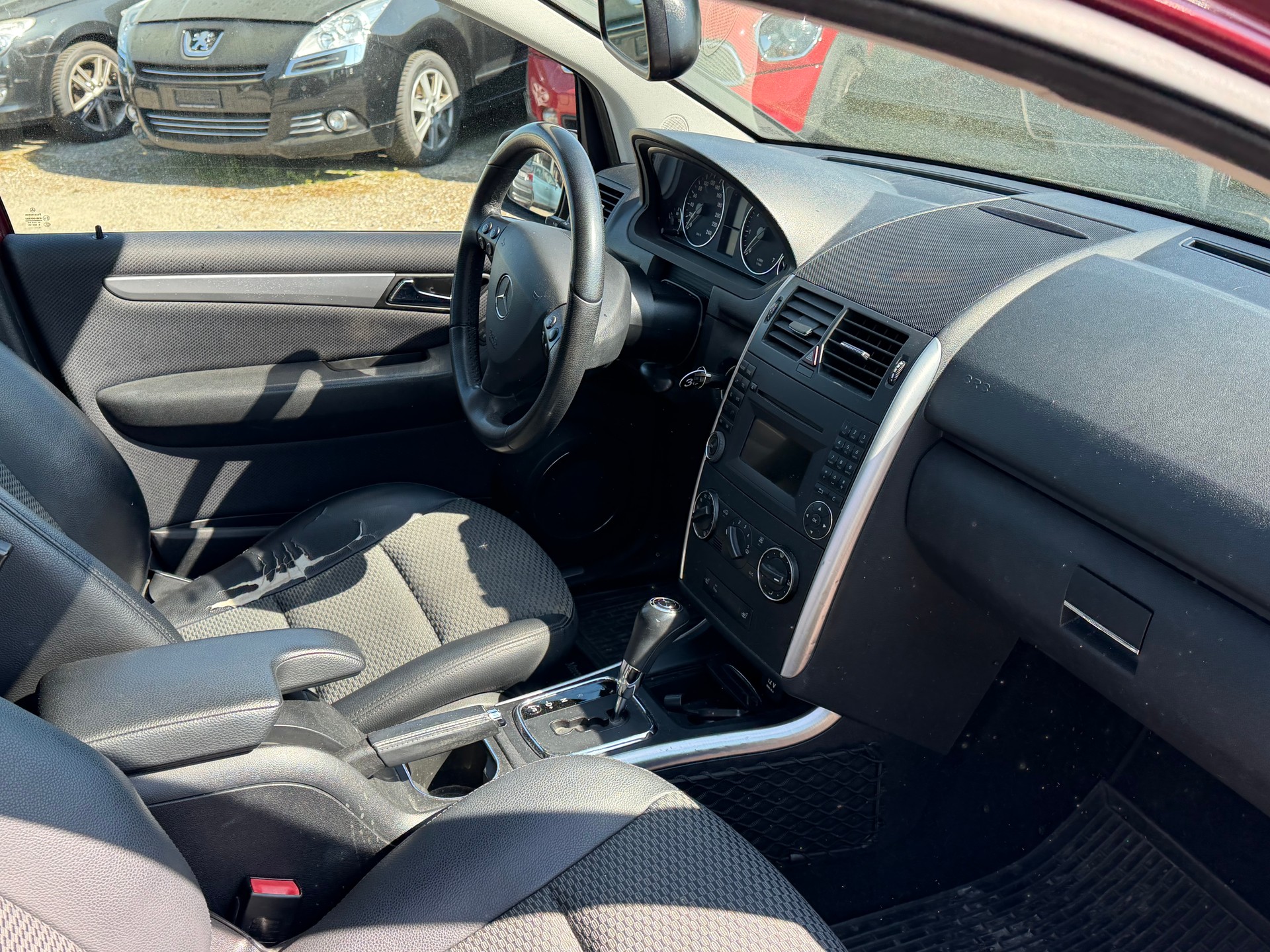 MERCEDES-BENZ A 180-image-5