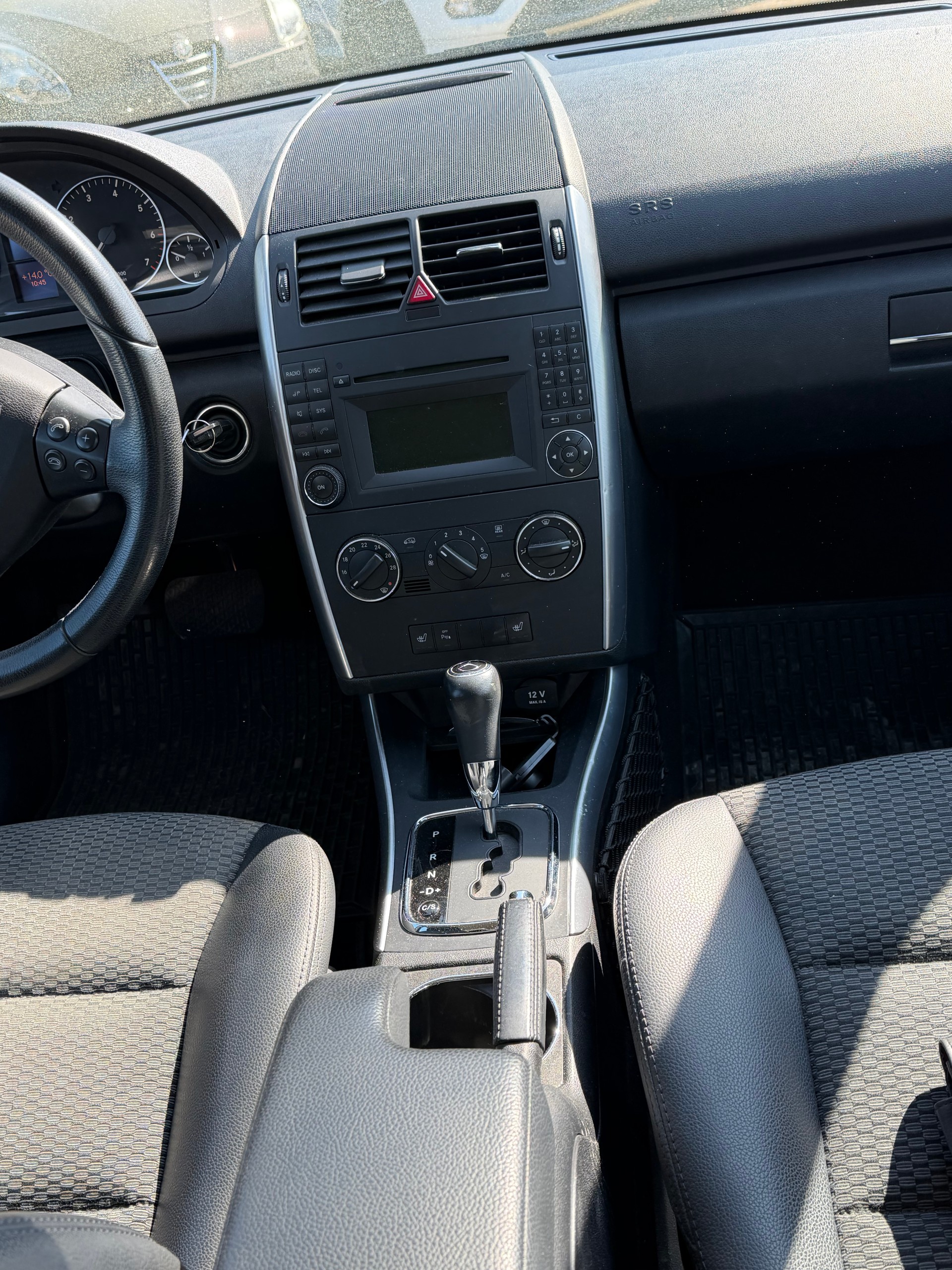 MERCEDES-BENZ A 180-image-4