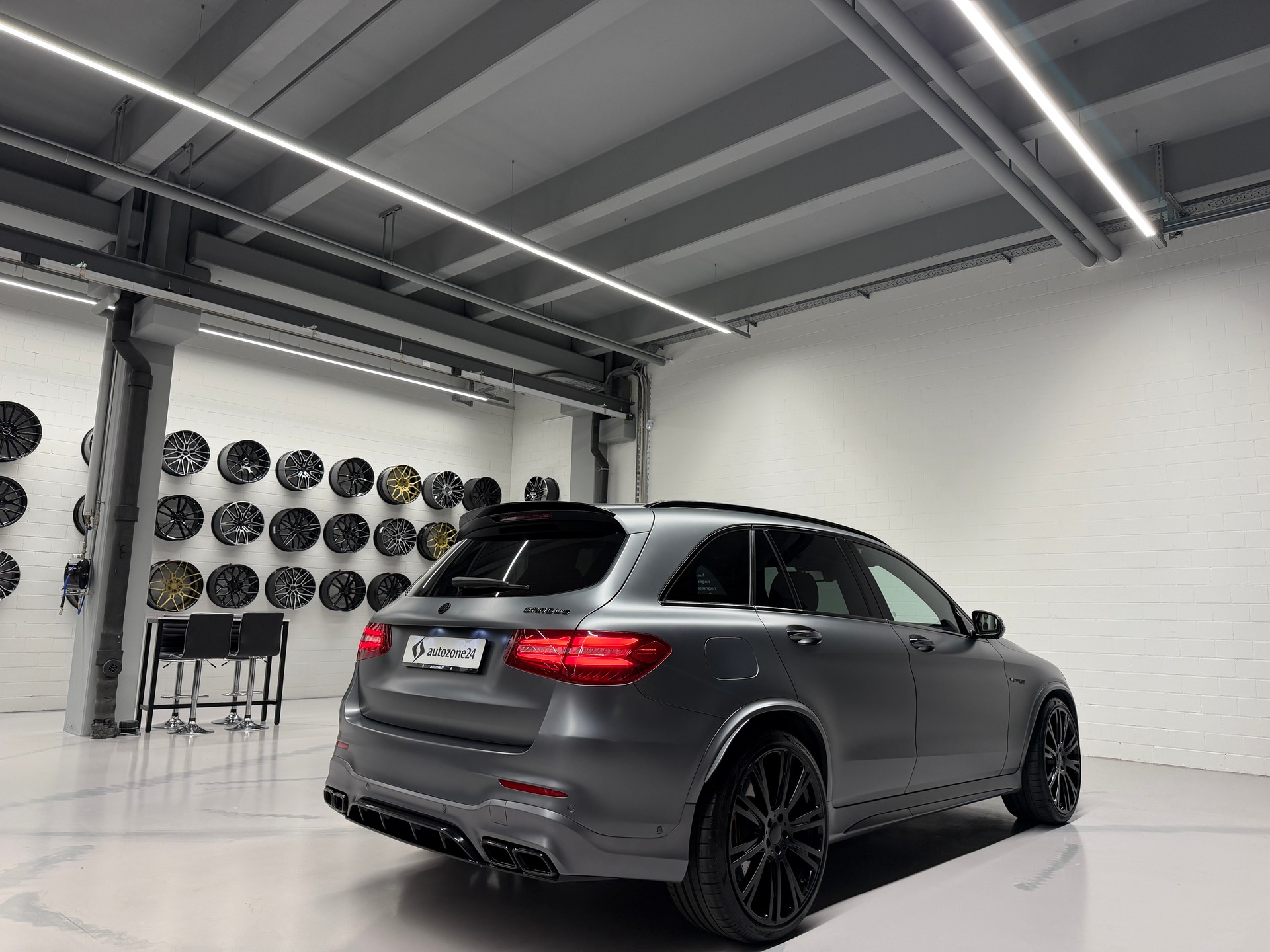 MERCEDES-BENZ GLC 63 S AMG 4m+ *CH-Auto*BRABUS Felgen*BRABUS Tieferlegung*Designo Magno*Keramik*Leder Designo*-showroom-element-3