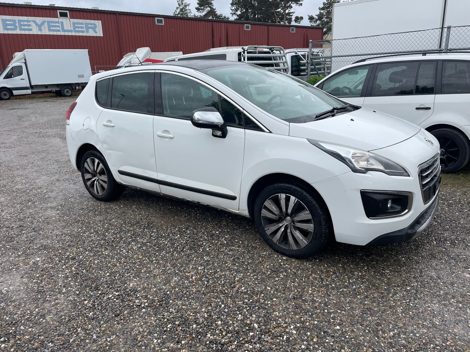 PEUGEOT 3008 1.2 Pure Tech Active-image-3