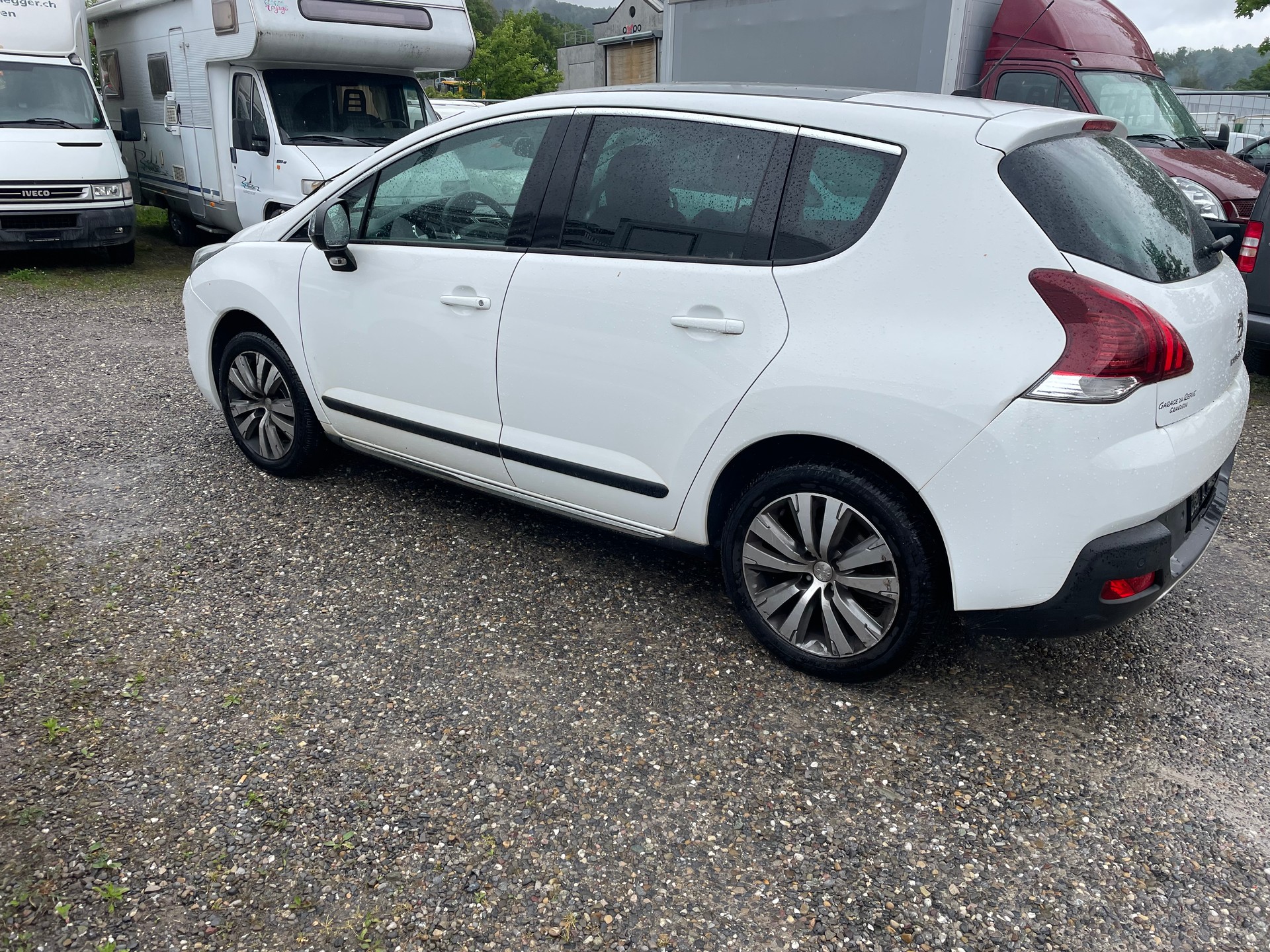 PEUGEOT 3008 1.2 Pure Tech Active-image-5