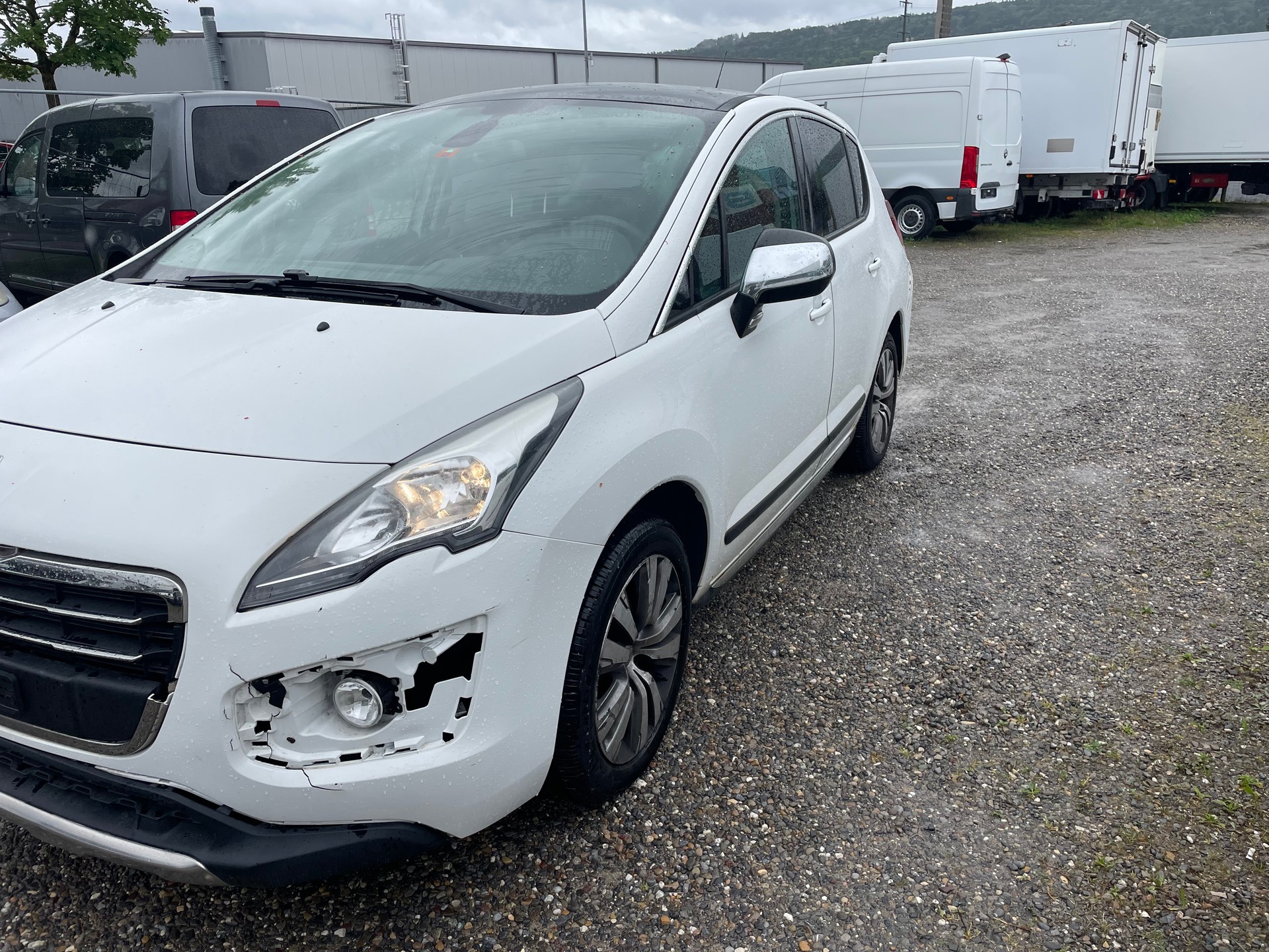 PEUGEOT 3008 1.2 Pure Tech Active-image-9