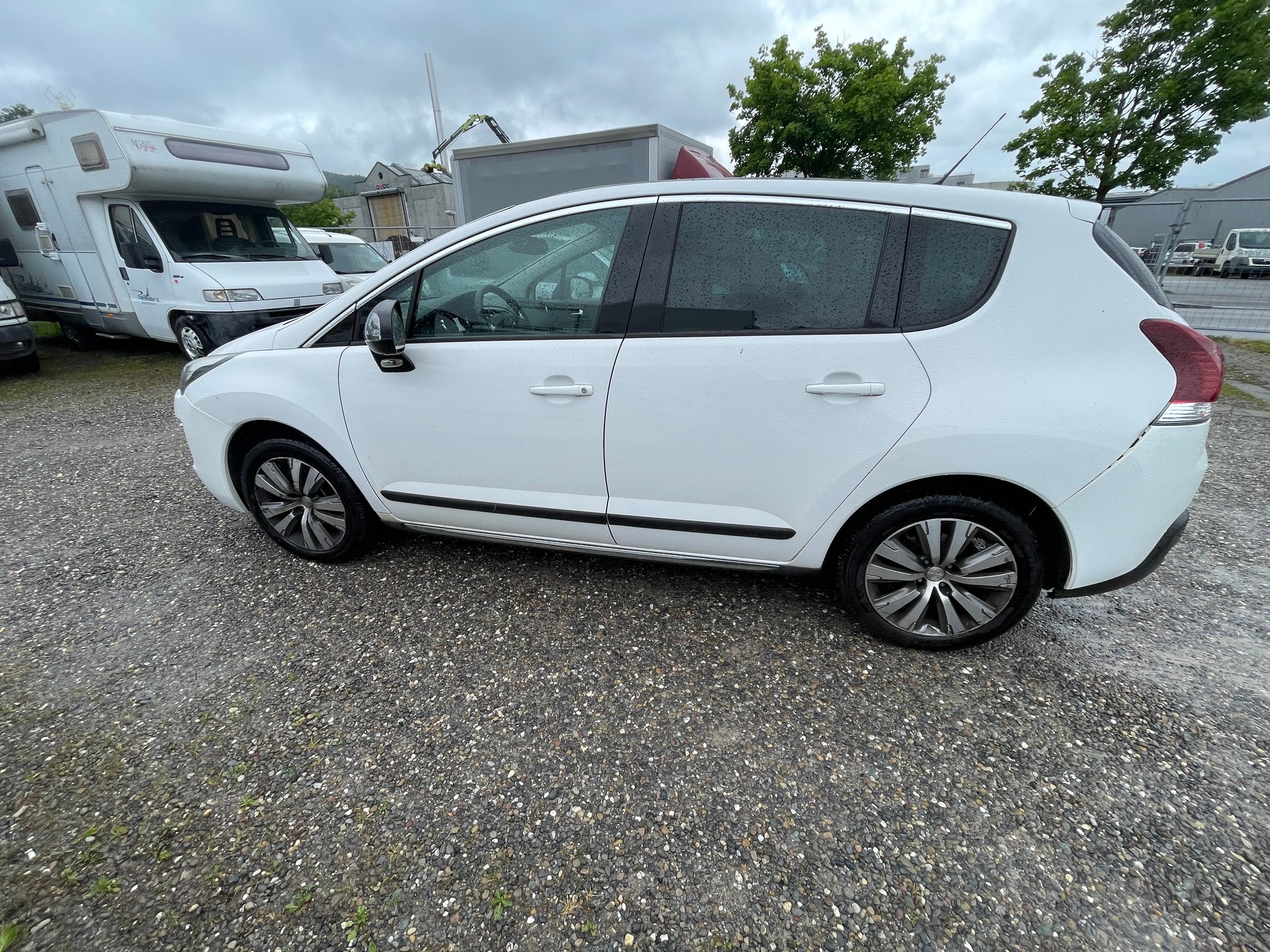 PEUGEOT 3008 1.2 Pure Tech Active-image-4