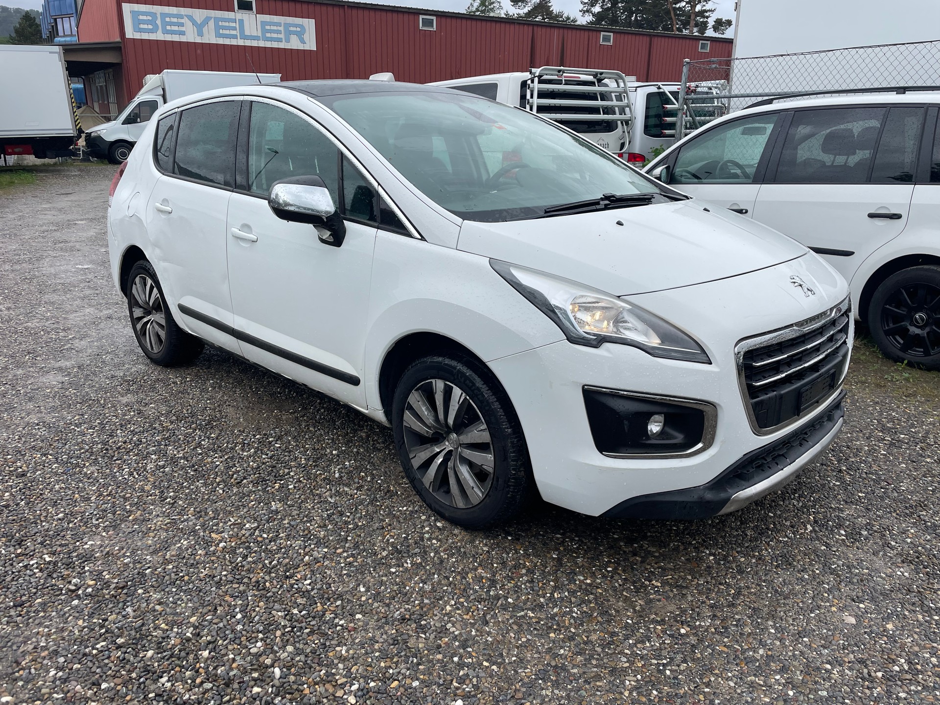 PEUGEOT 3008 1.2 Pure Tech Active-image-2