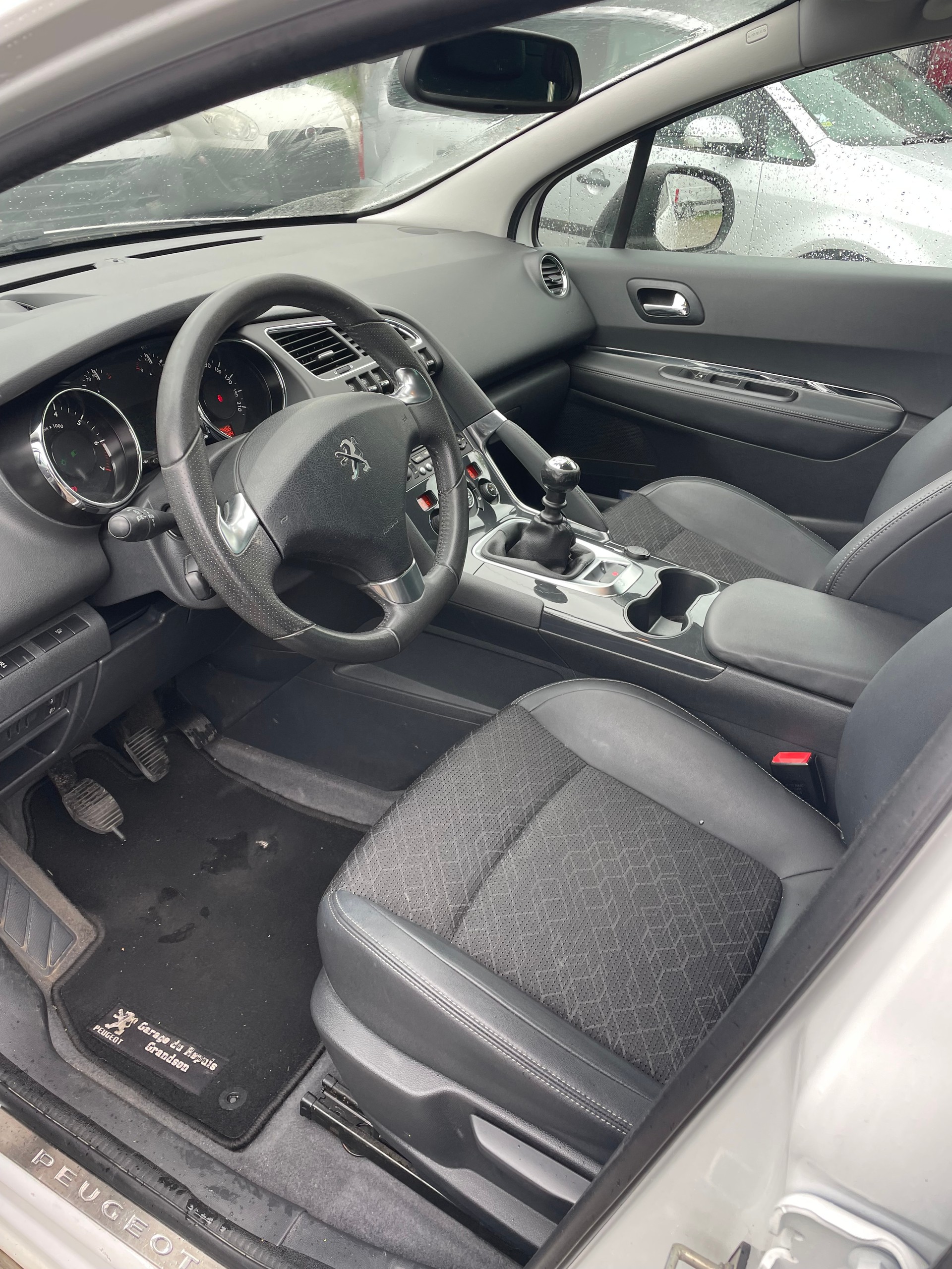PEUGEOT 3008 1.2 Pure Tech Active-image-11