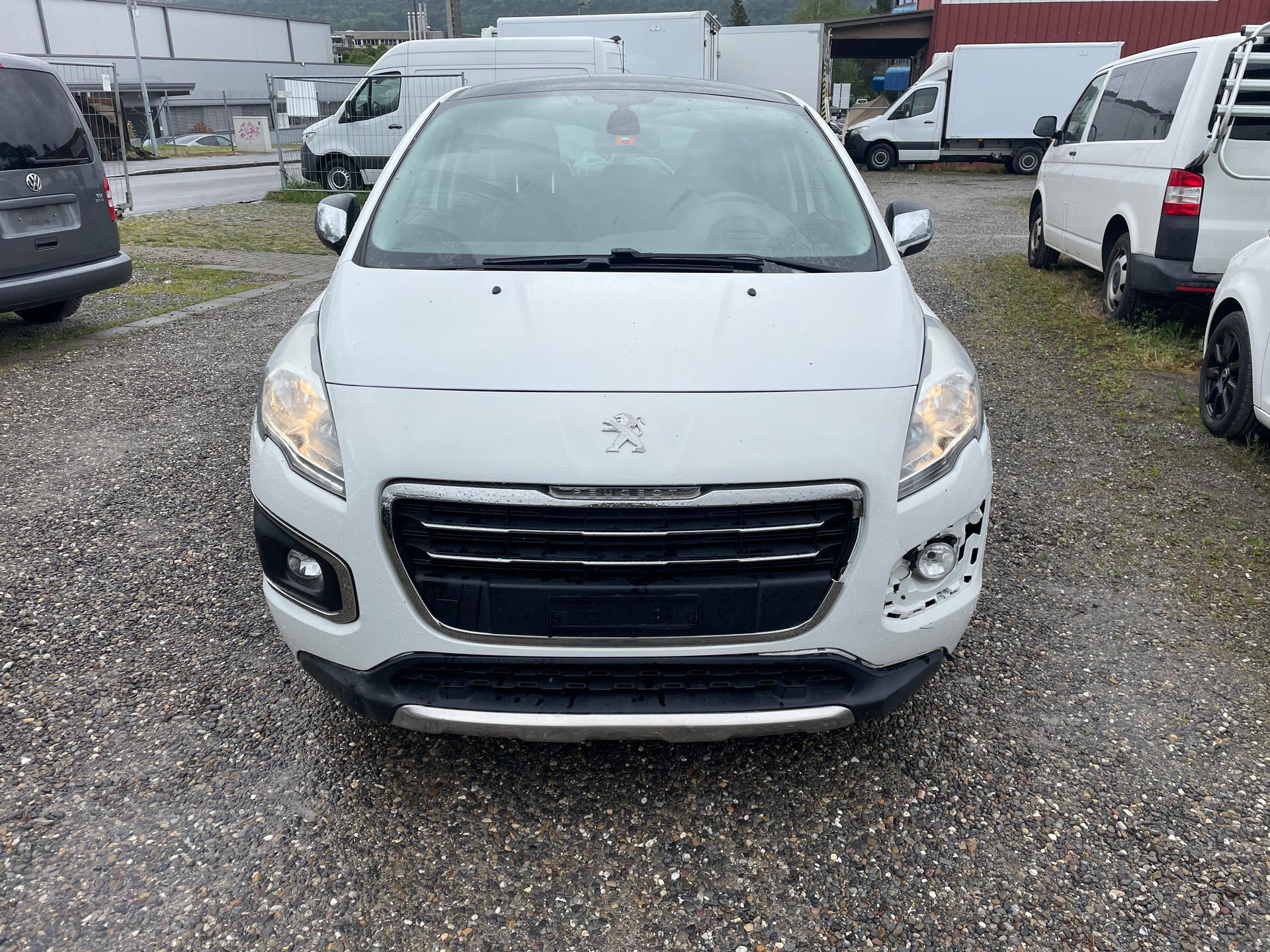 PEUGEOT 3008 1.2 Pure Tech Active-image-1
