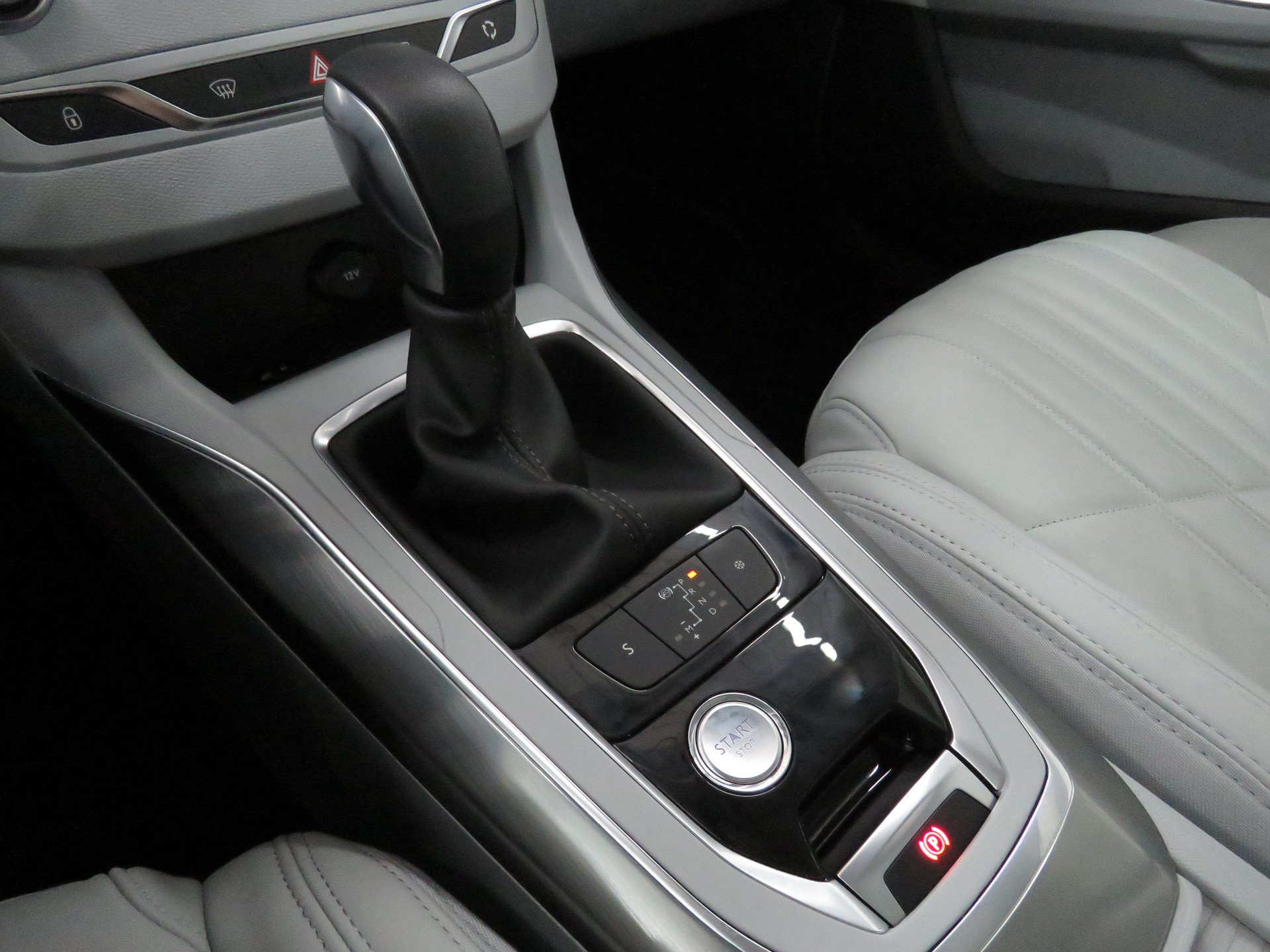 PEUGEOT 308 2.0 BlueHDI Féline Automat-image-21