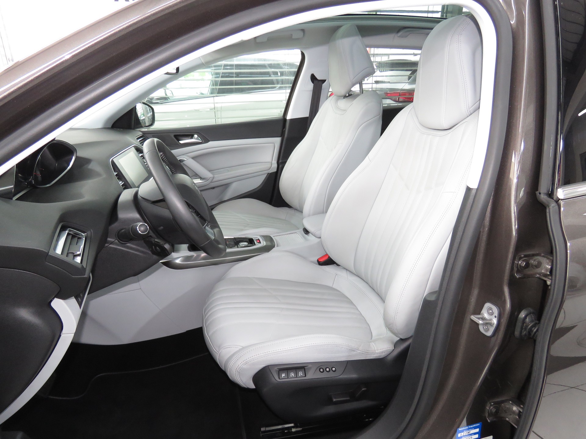 PEUGEOT 308 2.0 BlueHDI Féline Automat-image-7