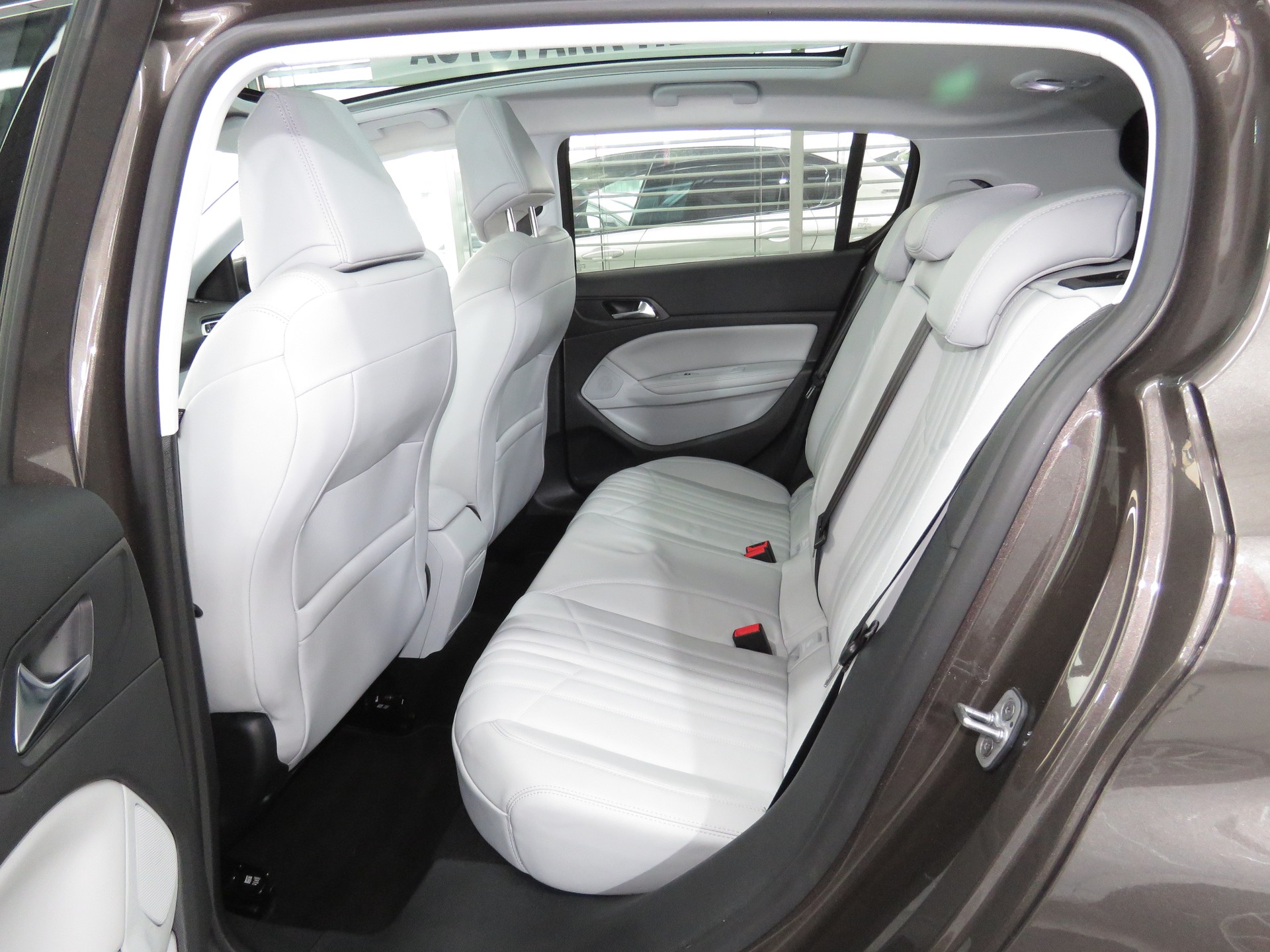 PEUGEOT 308 2.0 BlueHDI Féline Automat-image-9