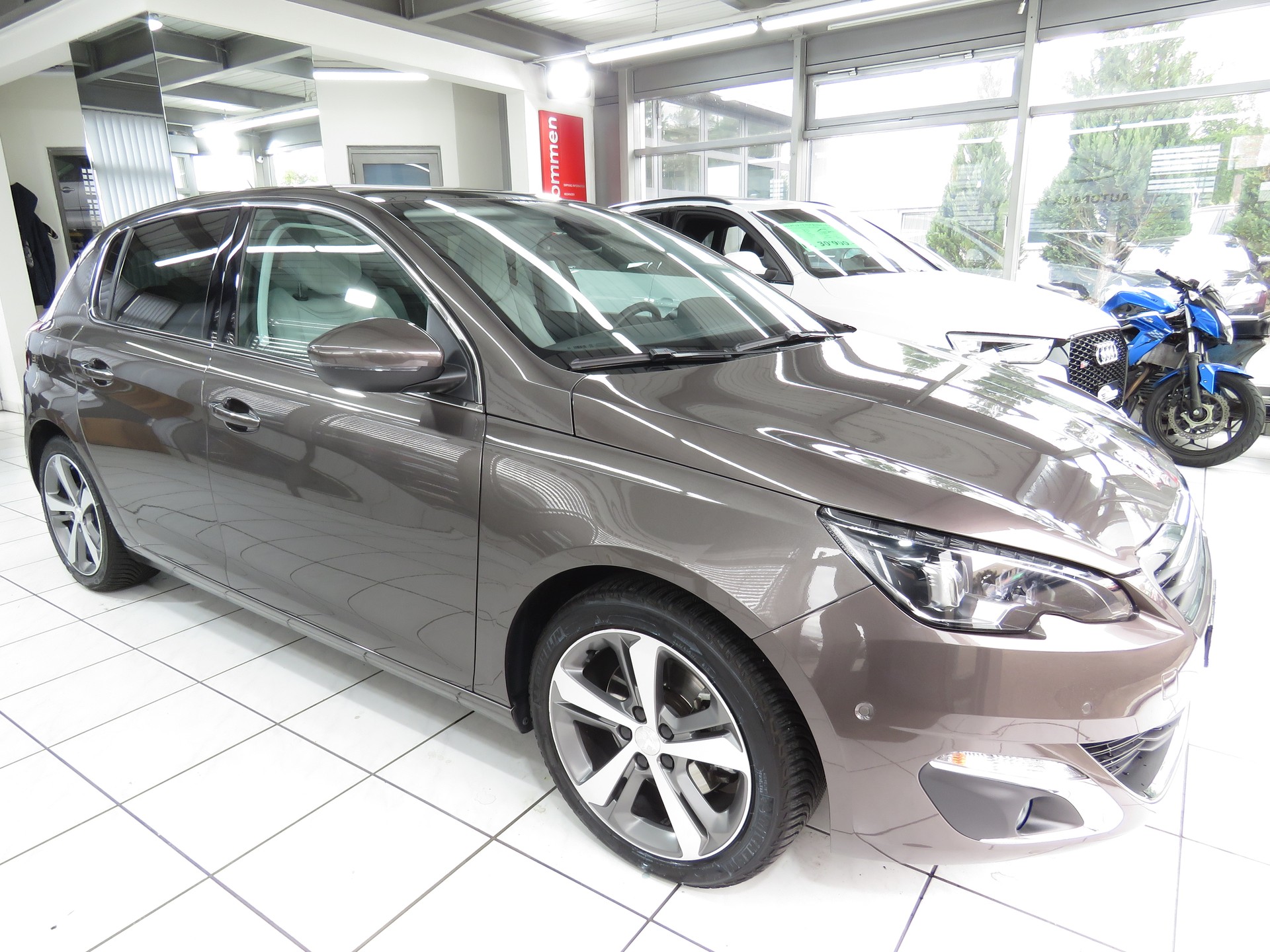 PEUGEOT 308 2.0 BlueHDI Féline Automat-showroom-element-2