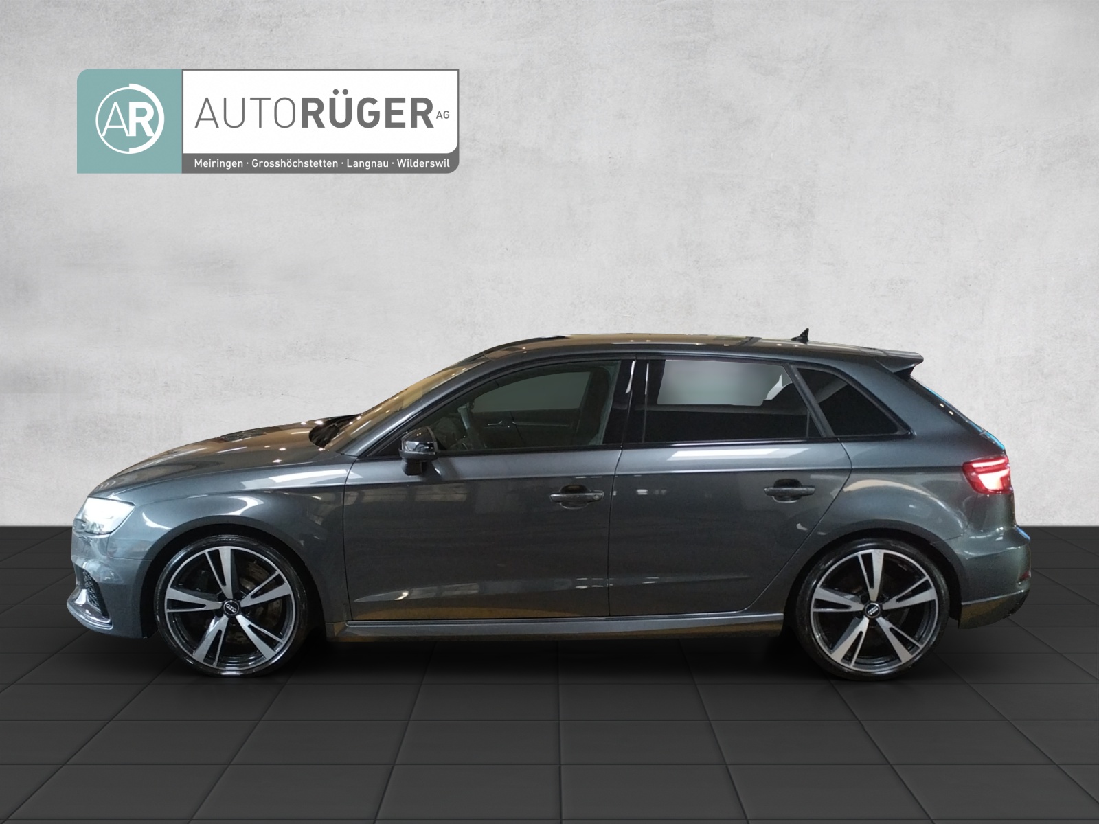 AUDI RS3 Sportback 2.5 TSI quattro S-tronic-image-2