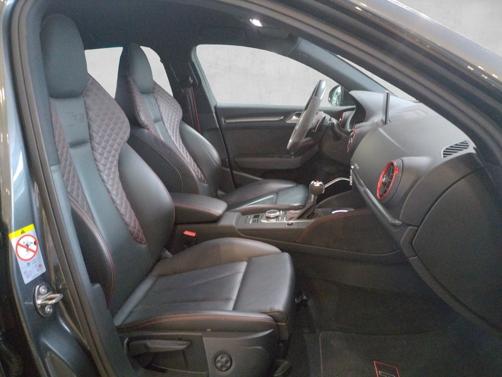 AUDI RS3 Sportback 2.5 TSI quattro S-tronic-image-9