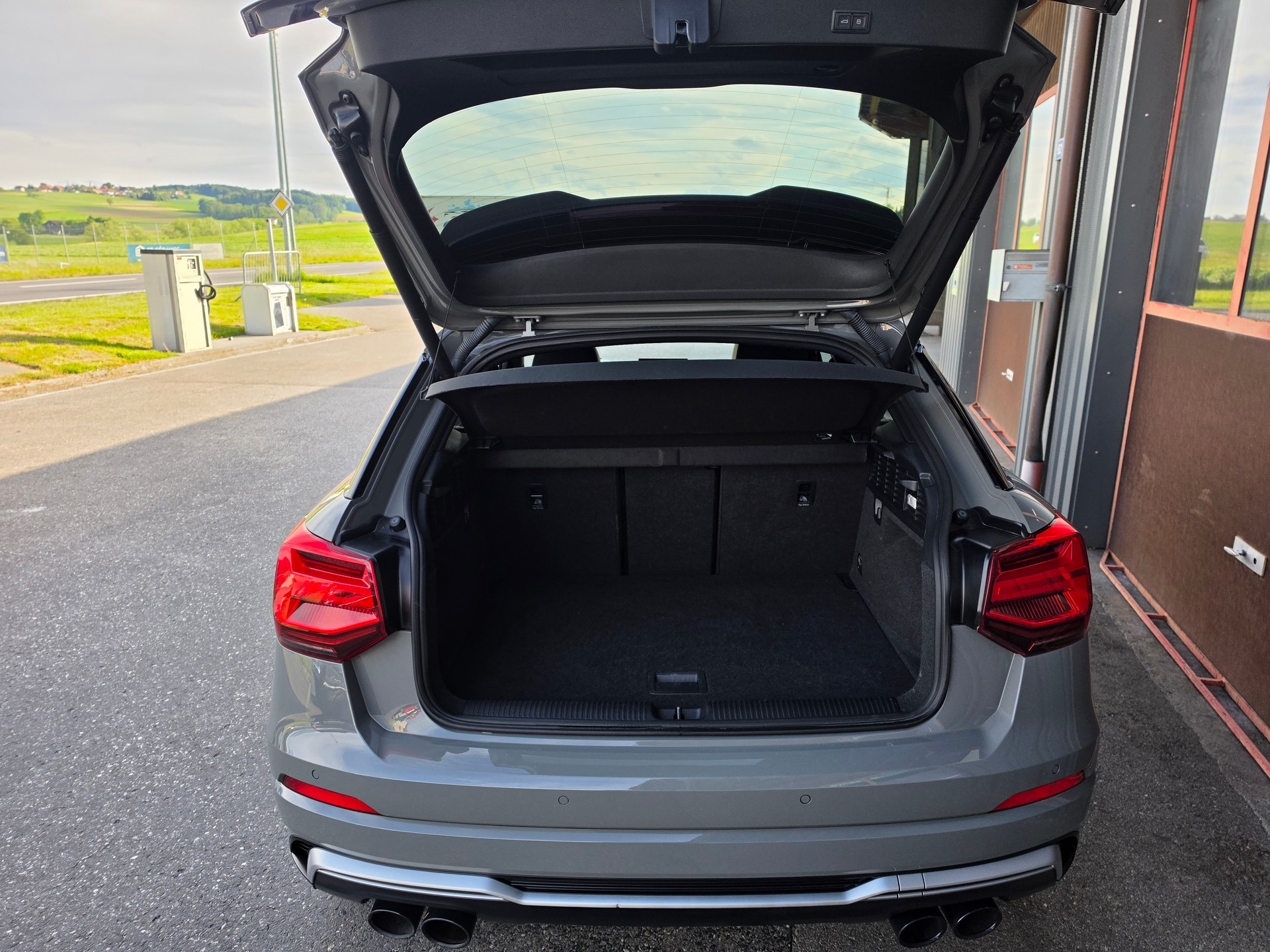 AUDI SQ2 TFSI quattro S-tronic-image-7