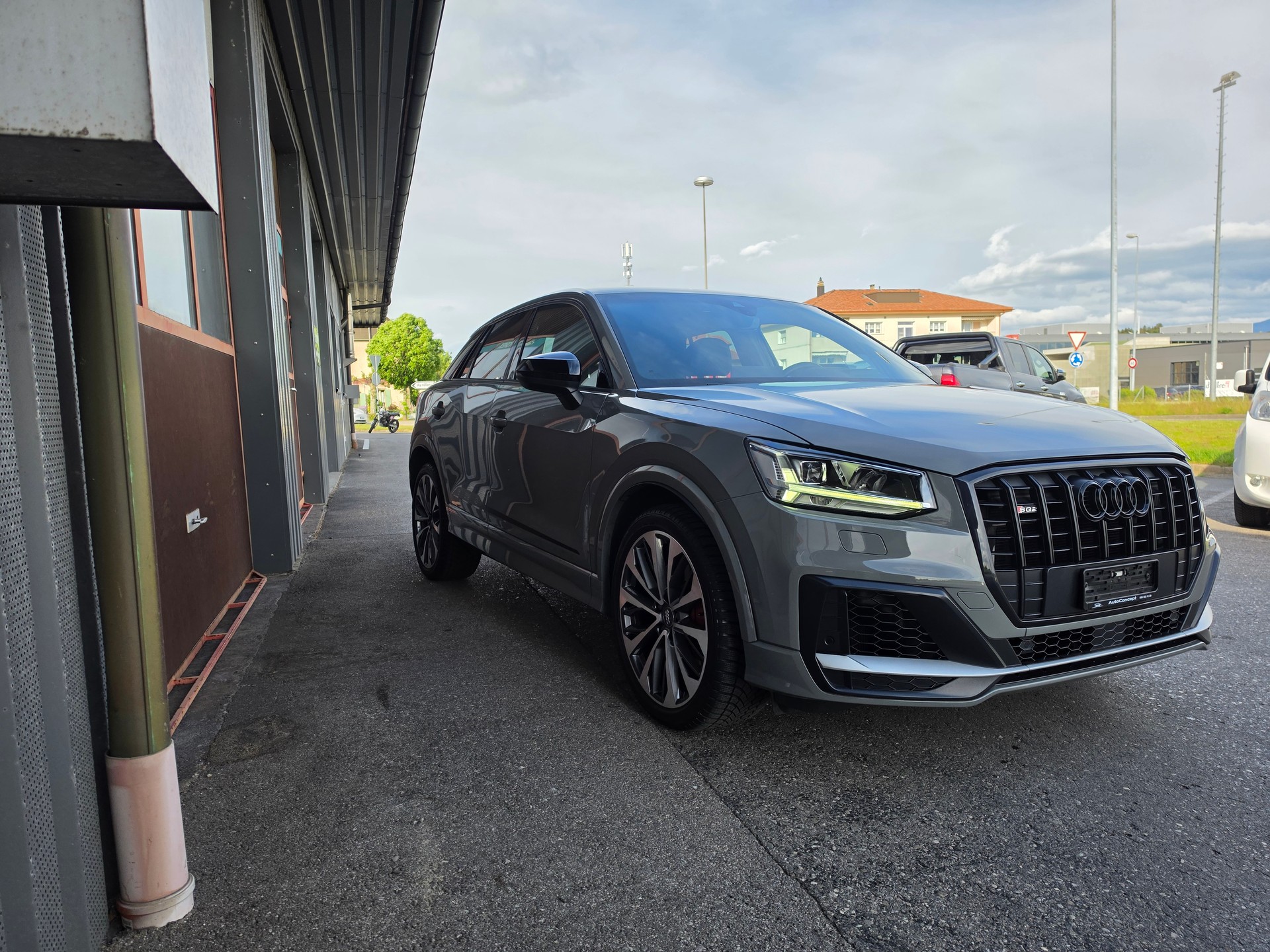 AUDI SQ2 TFSI quattro S-tronic-image-3