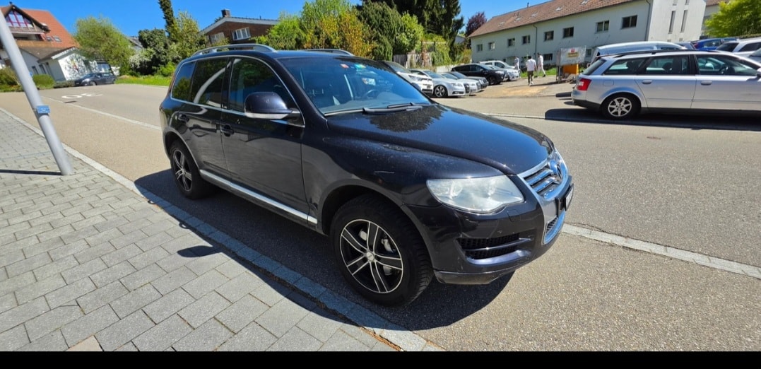 VW Touareg 4.2 V8 FSI Automatic-image-1