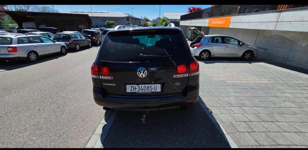 VW Touareg 4.2 V8 FSI Automatic-image-4