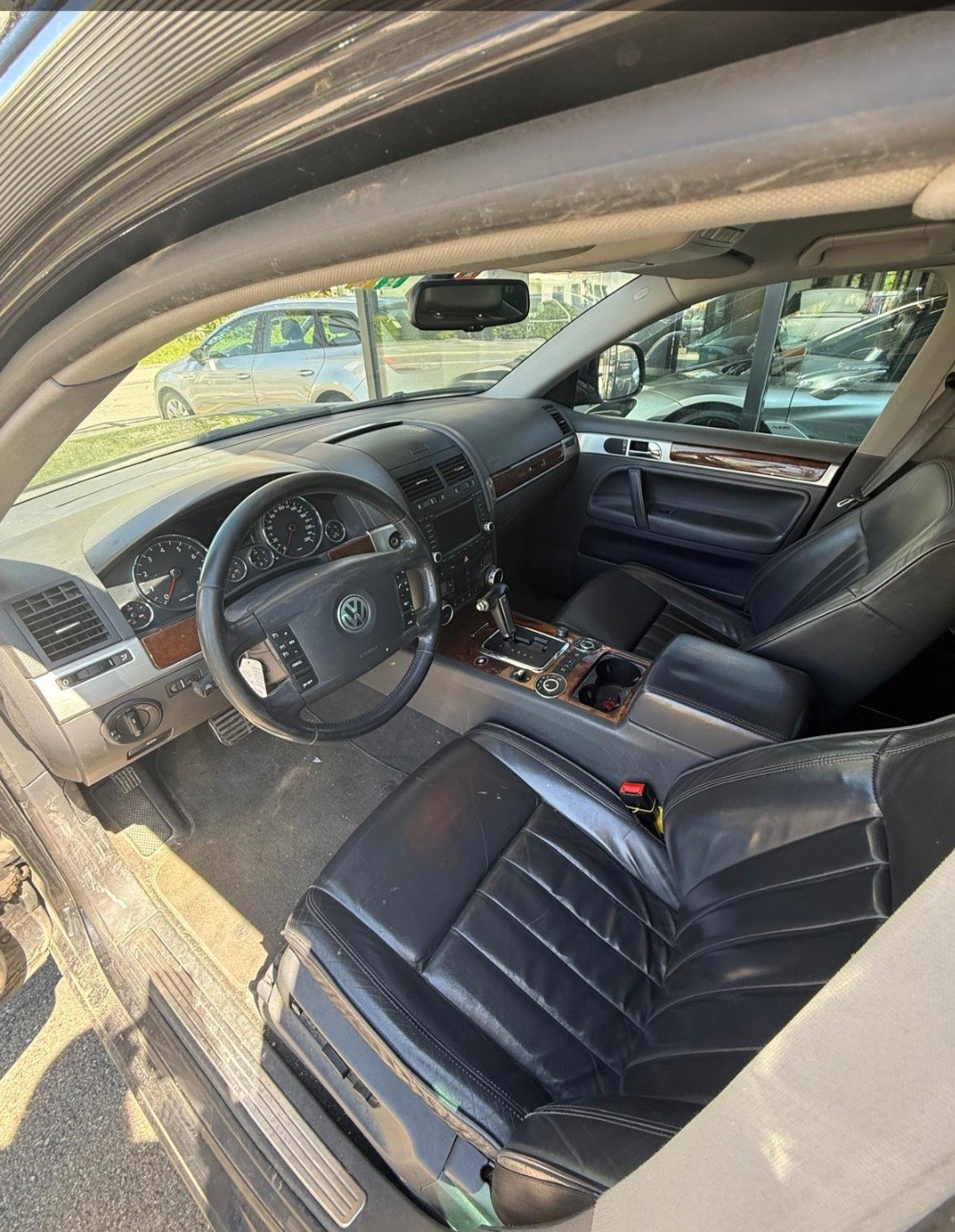 VW Touareg 4.2 V8 FSI Automatic-image-9