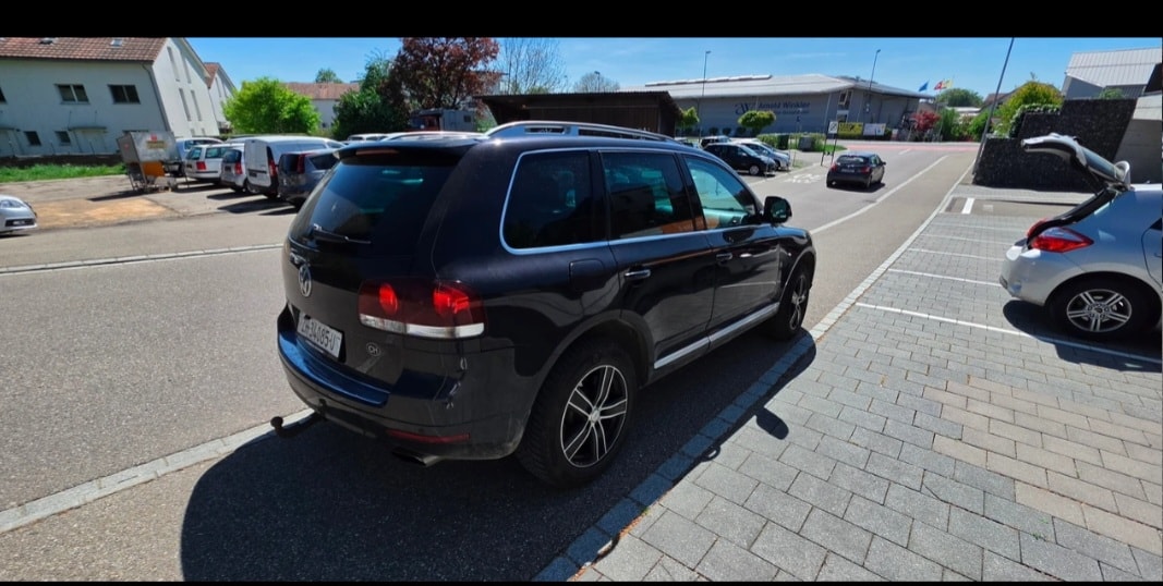 VW Touareg 4.2 V8 FSI Automatic-image-3