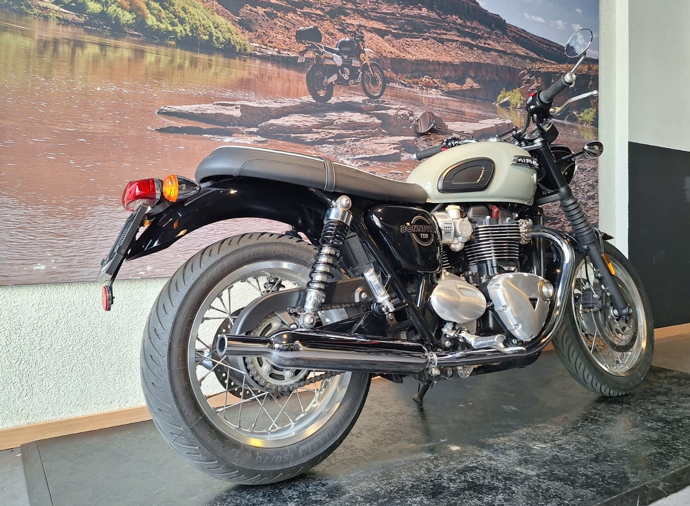 TRIUMPH Bonneville T120-image-5