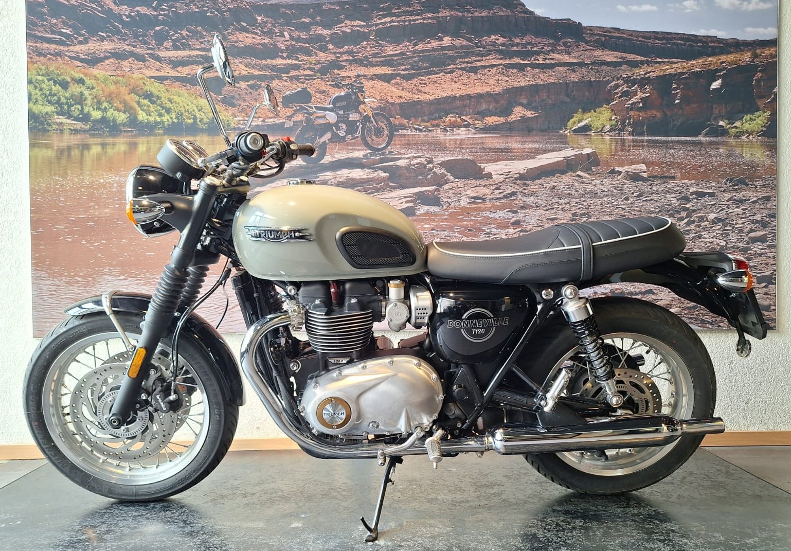 TRIUMPH Bonneville T120-showroom-element-2