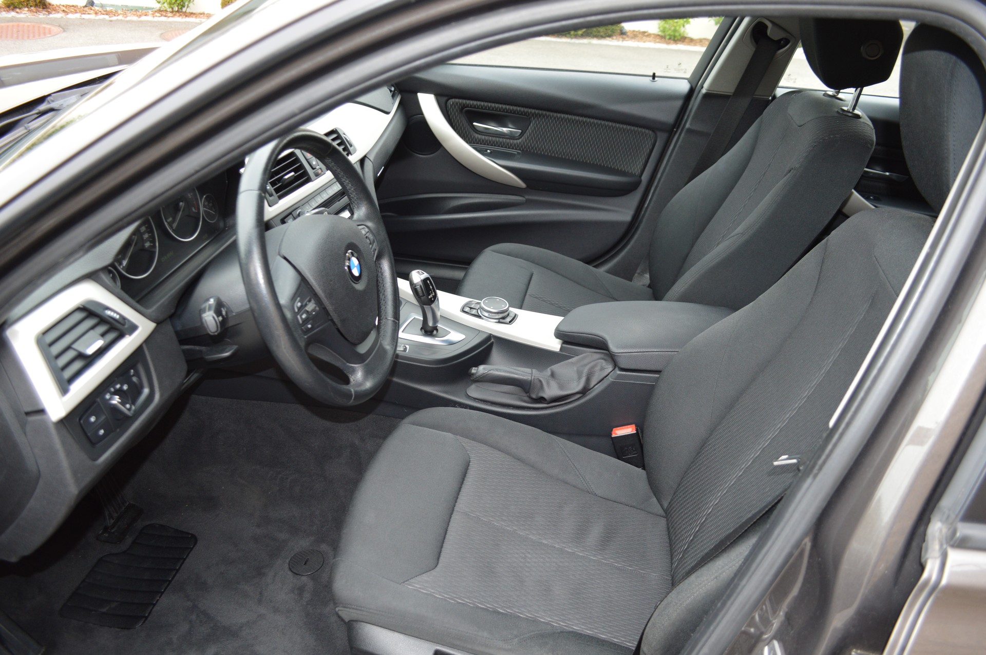 BMW 320d xDrive Touring Steptronic-image-5