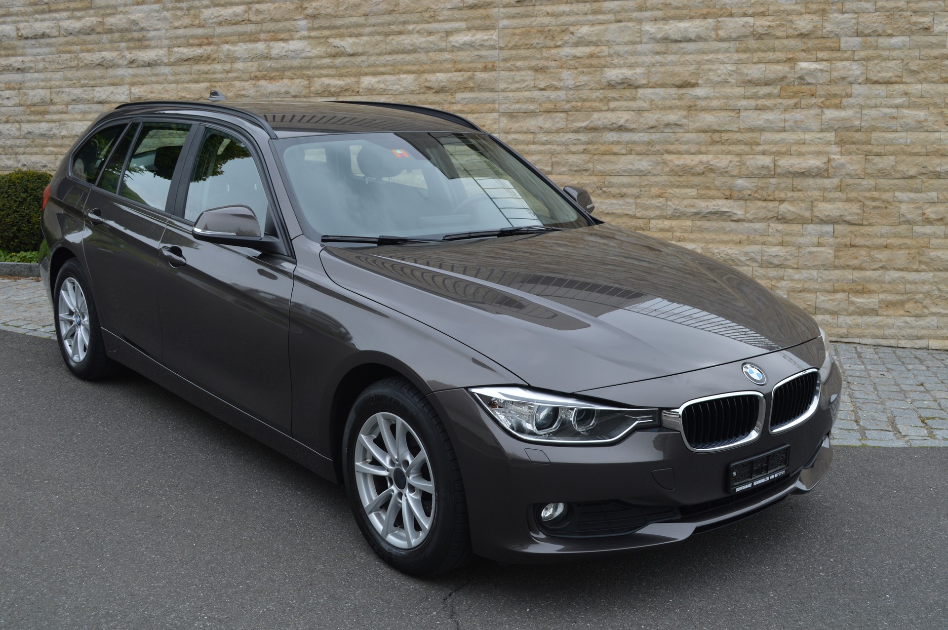 BMW 320d xDrive Touring Steptronic-image-2