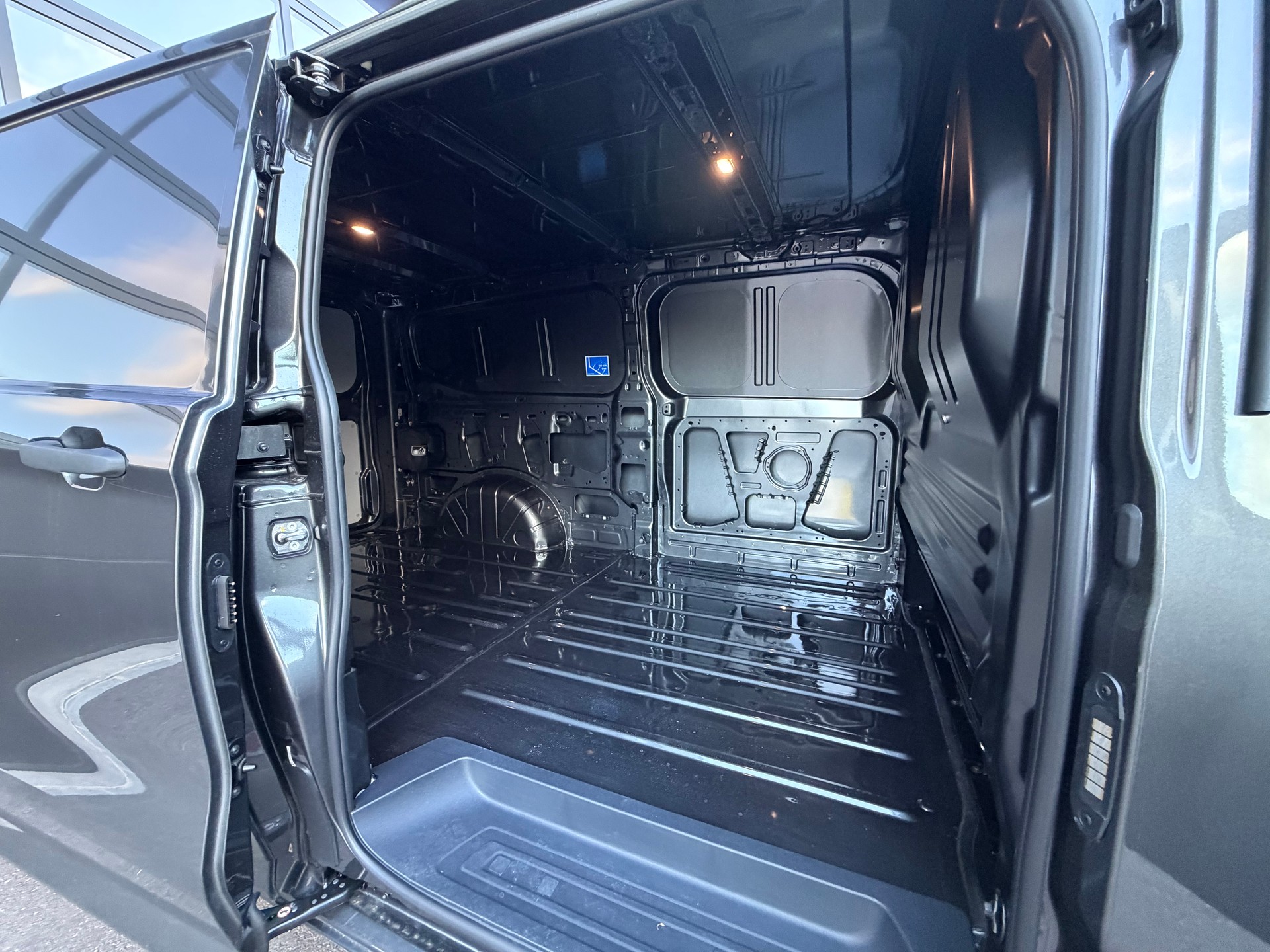 FORD Transit Custom Van 340 L2H1 65kWh Trend-image-12