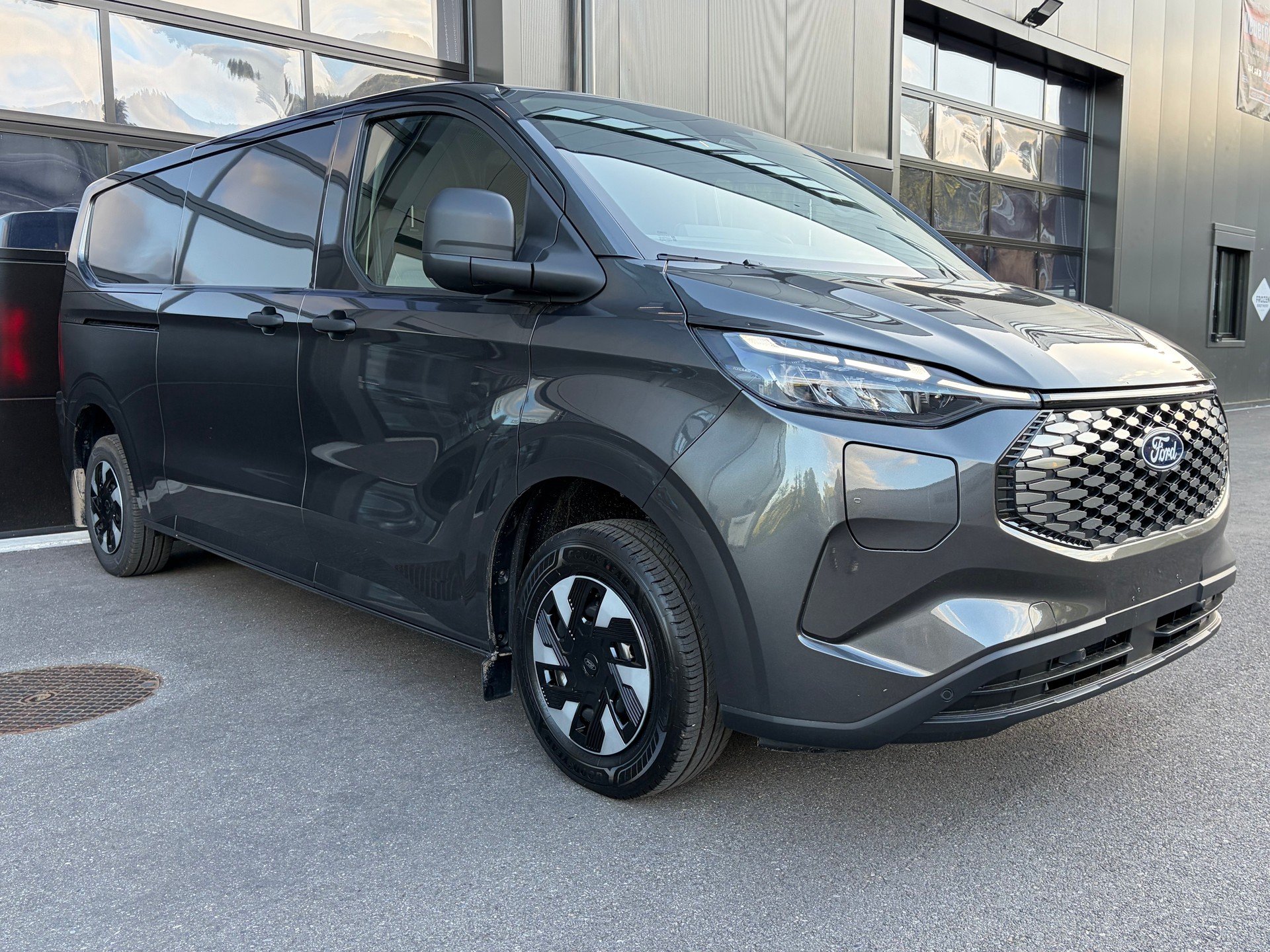 FORD Transit Custom Van 340 L2H1 65kWh Trend-image-6