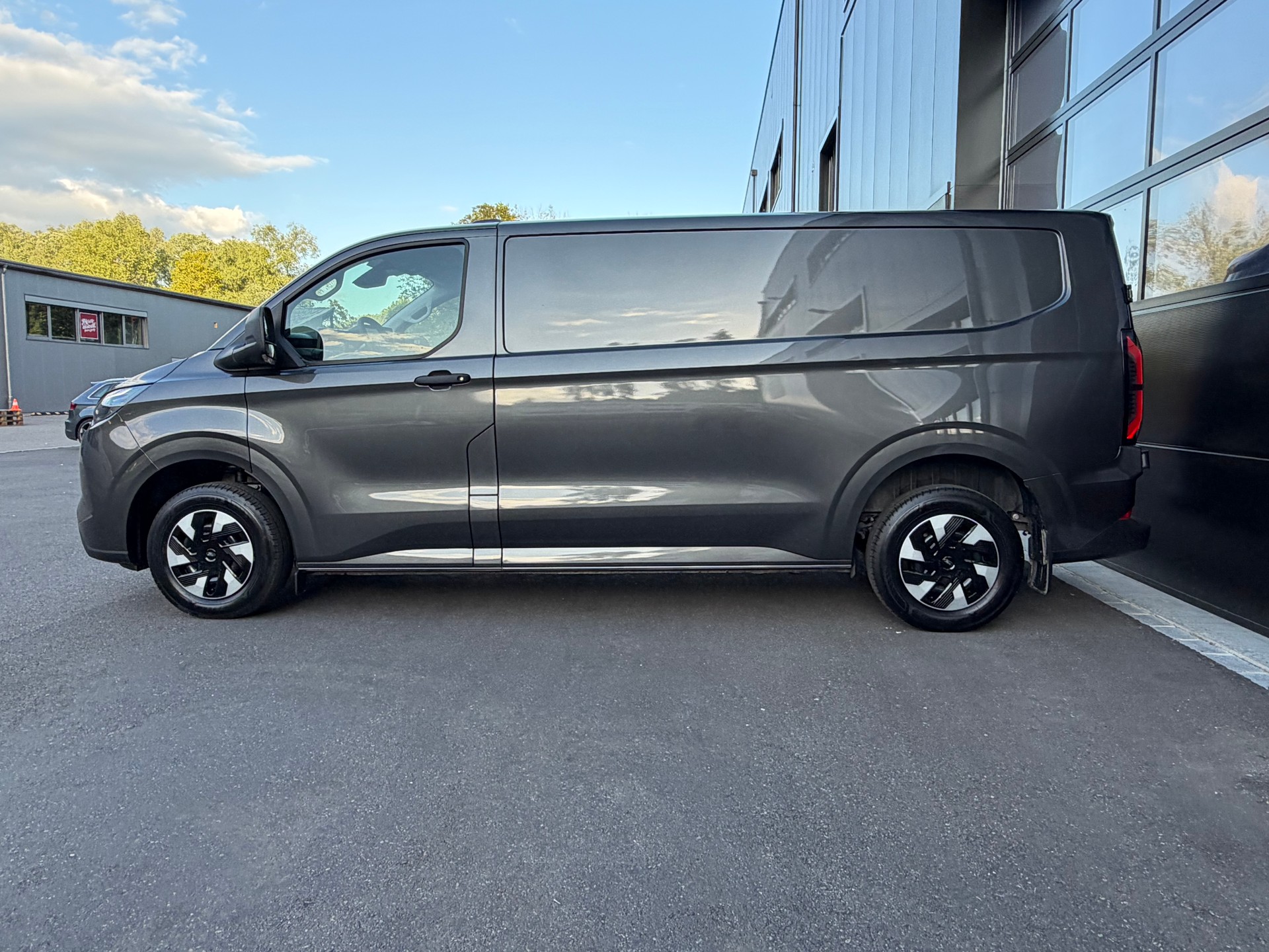 FORD Transit Custom Van 340 L2H1 65kWh Trend-image-3