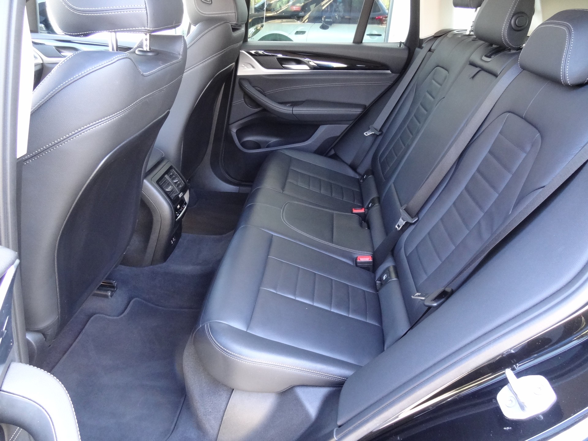 BMW X3 xDrive 20i-image-10