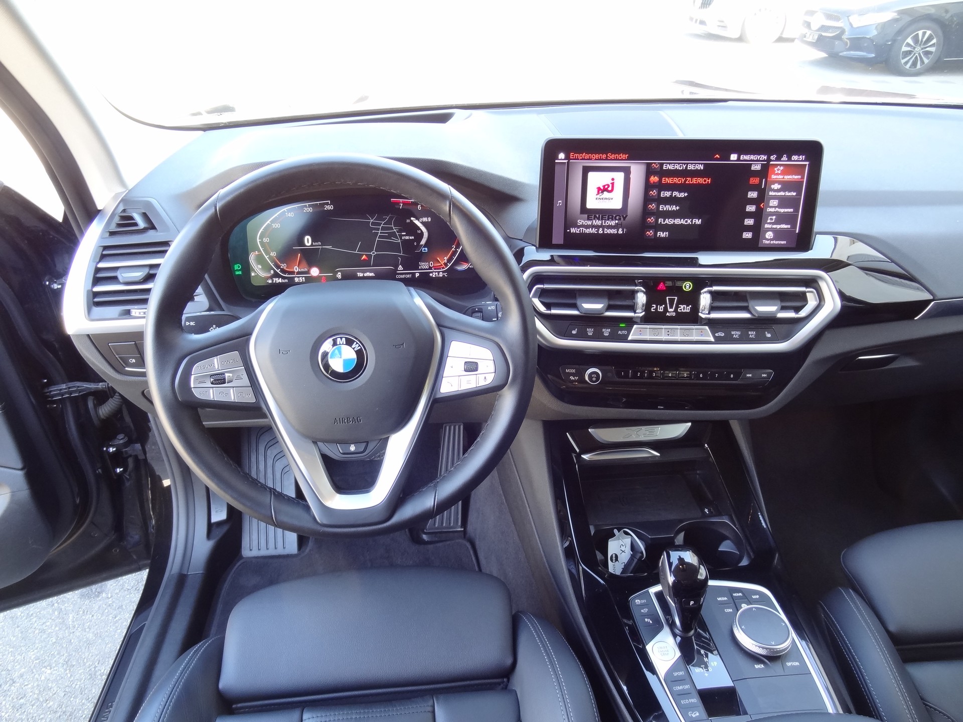 BMW X3 xDrive 20i-image-15